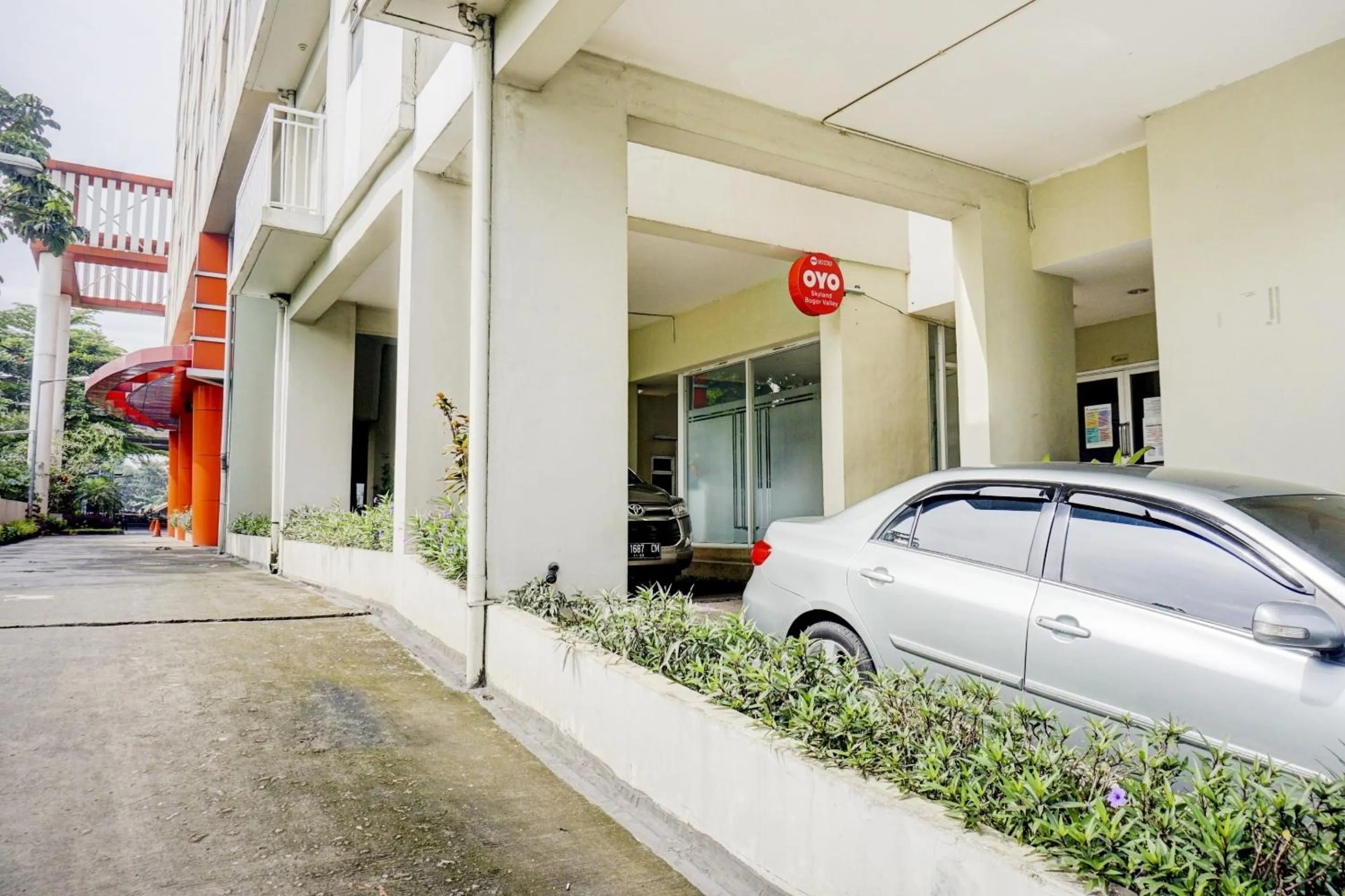 Facade/entrance in Hotel O Apartemen Bogor Valley