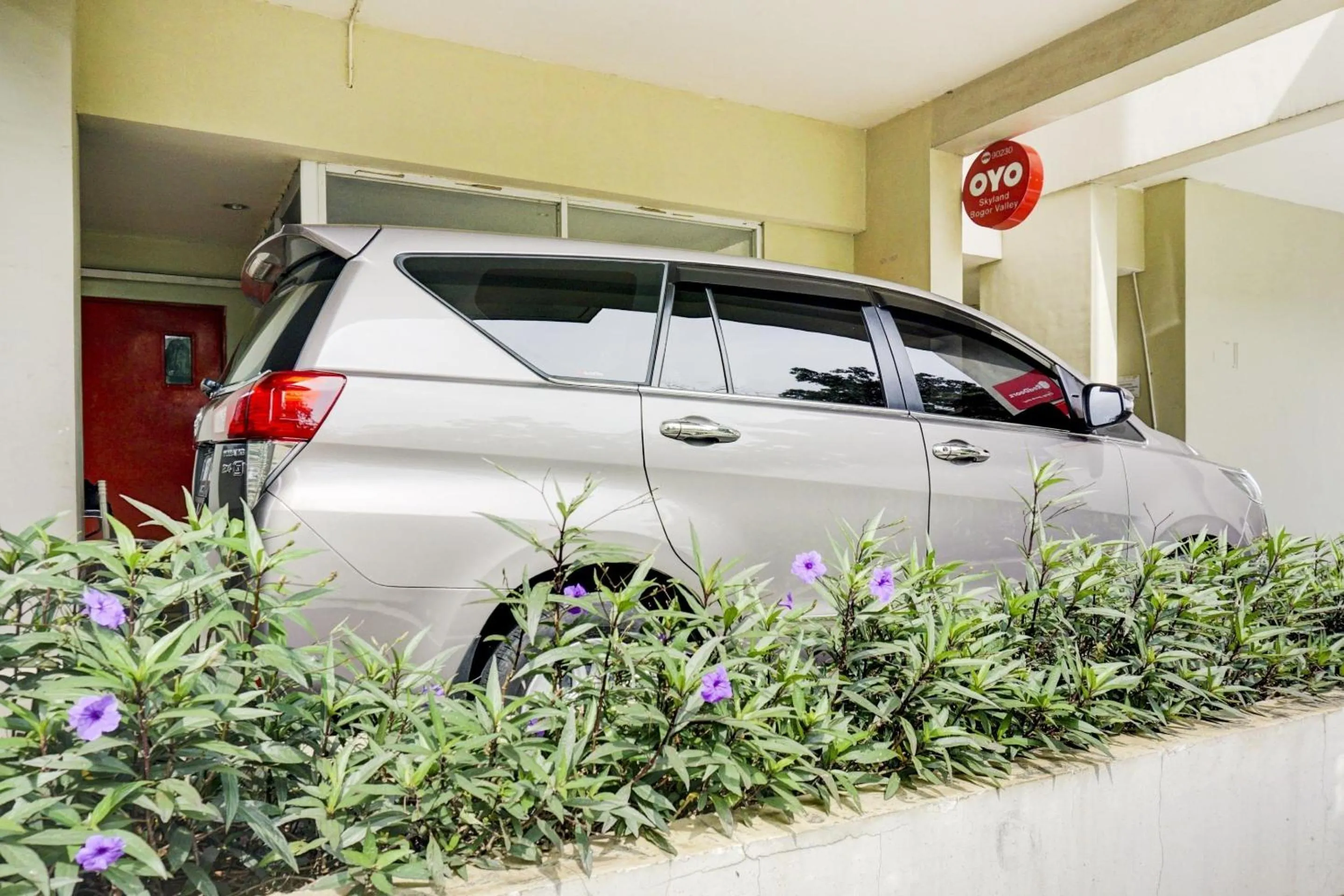 Facade/entrance in Hotel O Apartemen Bogor Valley