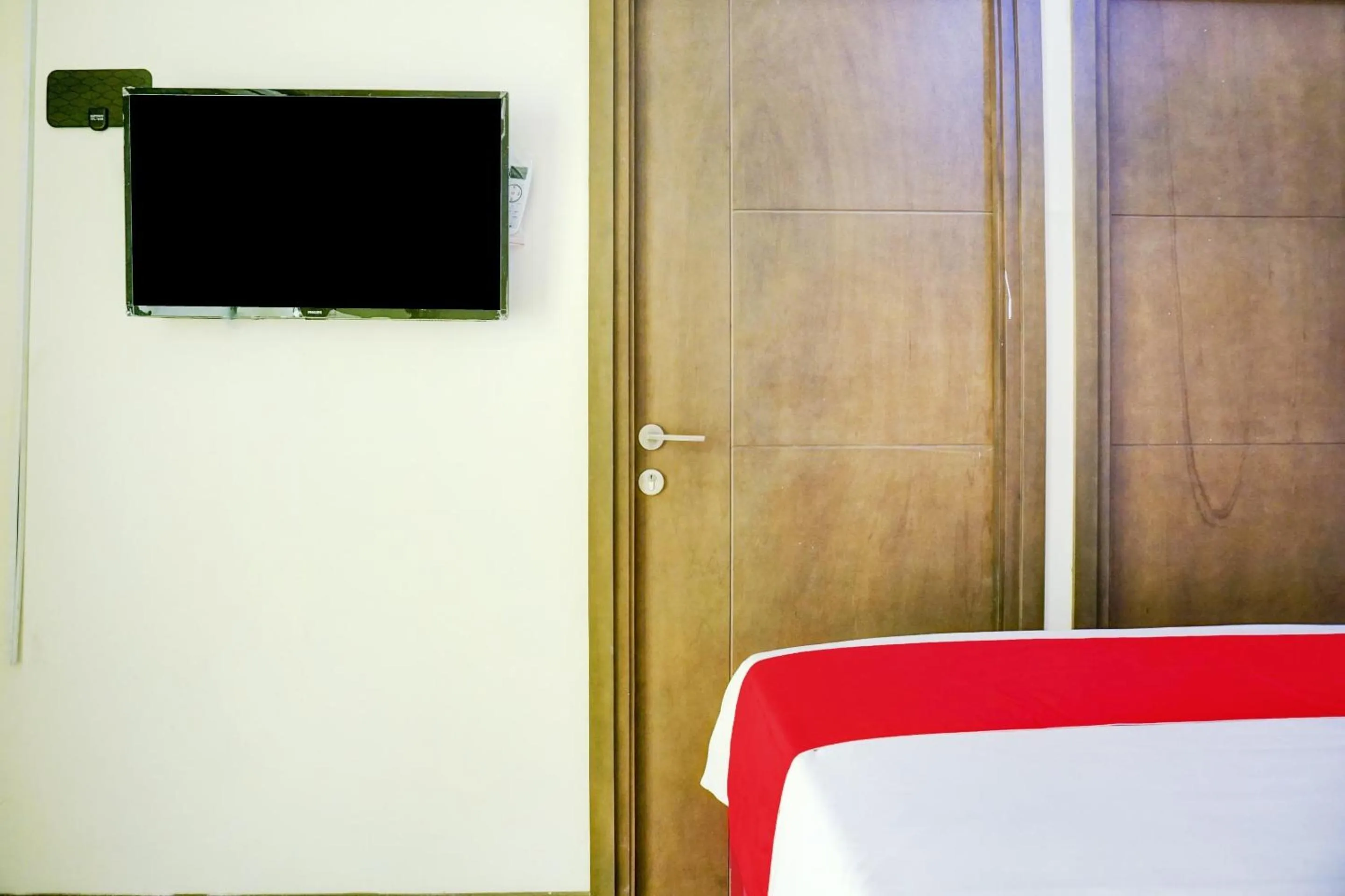 Bedroom, Bed in Hotel O Apartemen Bogor Valley