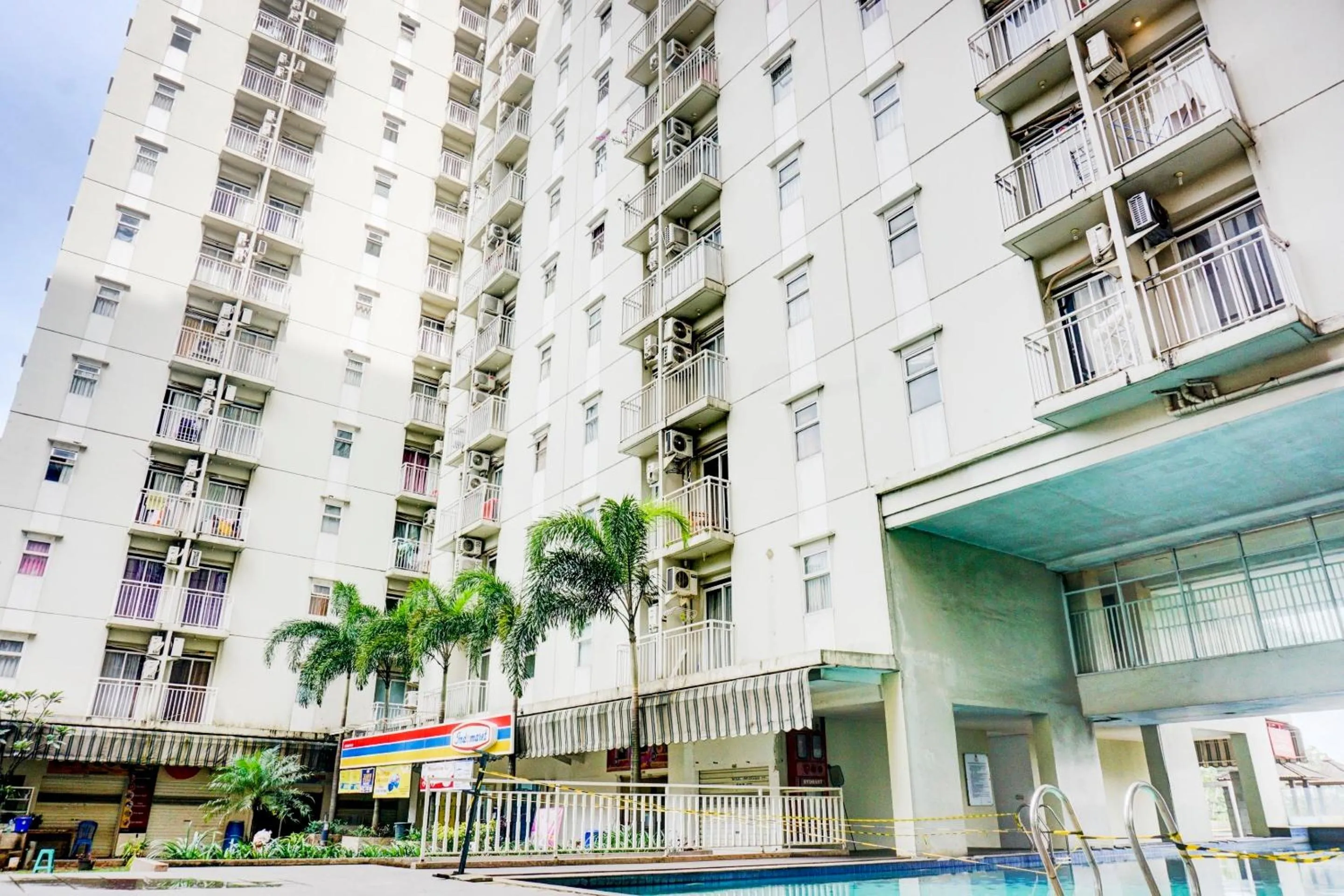 Property building in OYO 90230 Skyland Bogor Valley