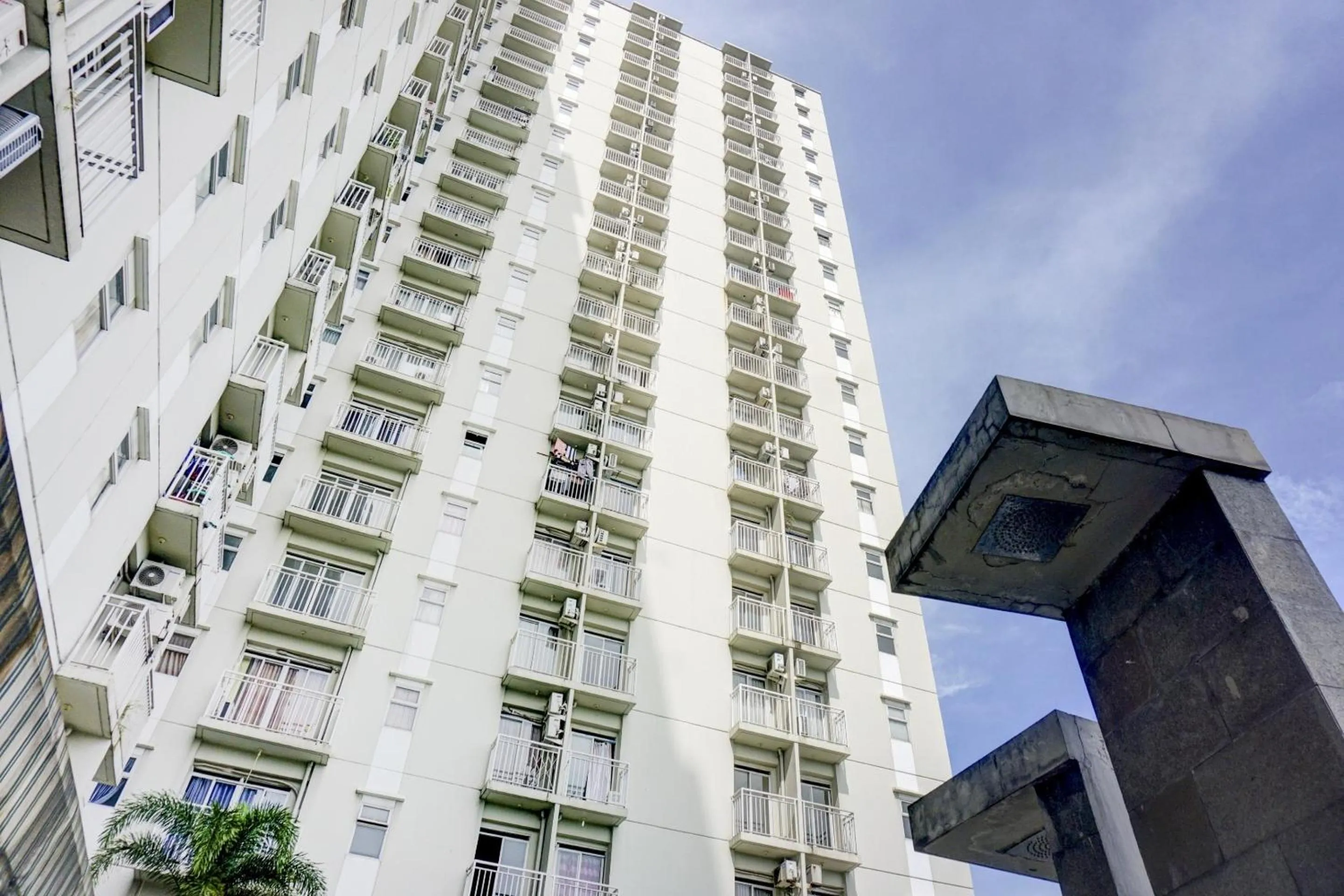 Facade/entrance in Hotel O Apartemen Bogor Valley
