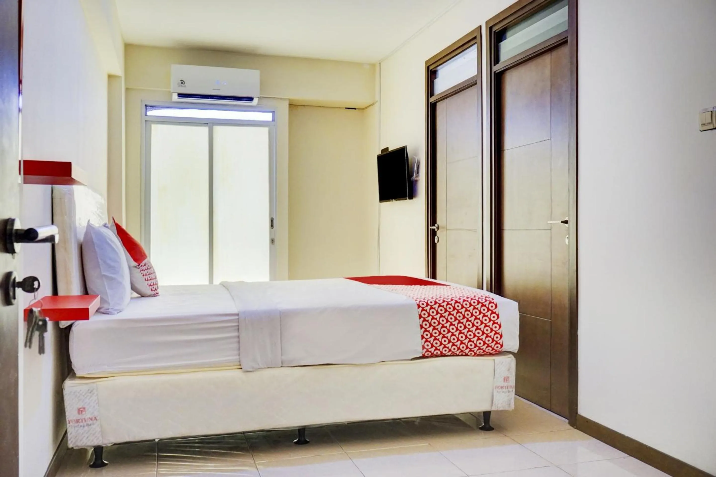 Bedroom, Bed in Hotel O Apartemen Bogor Valley