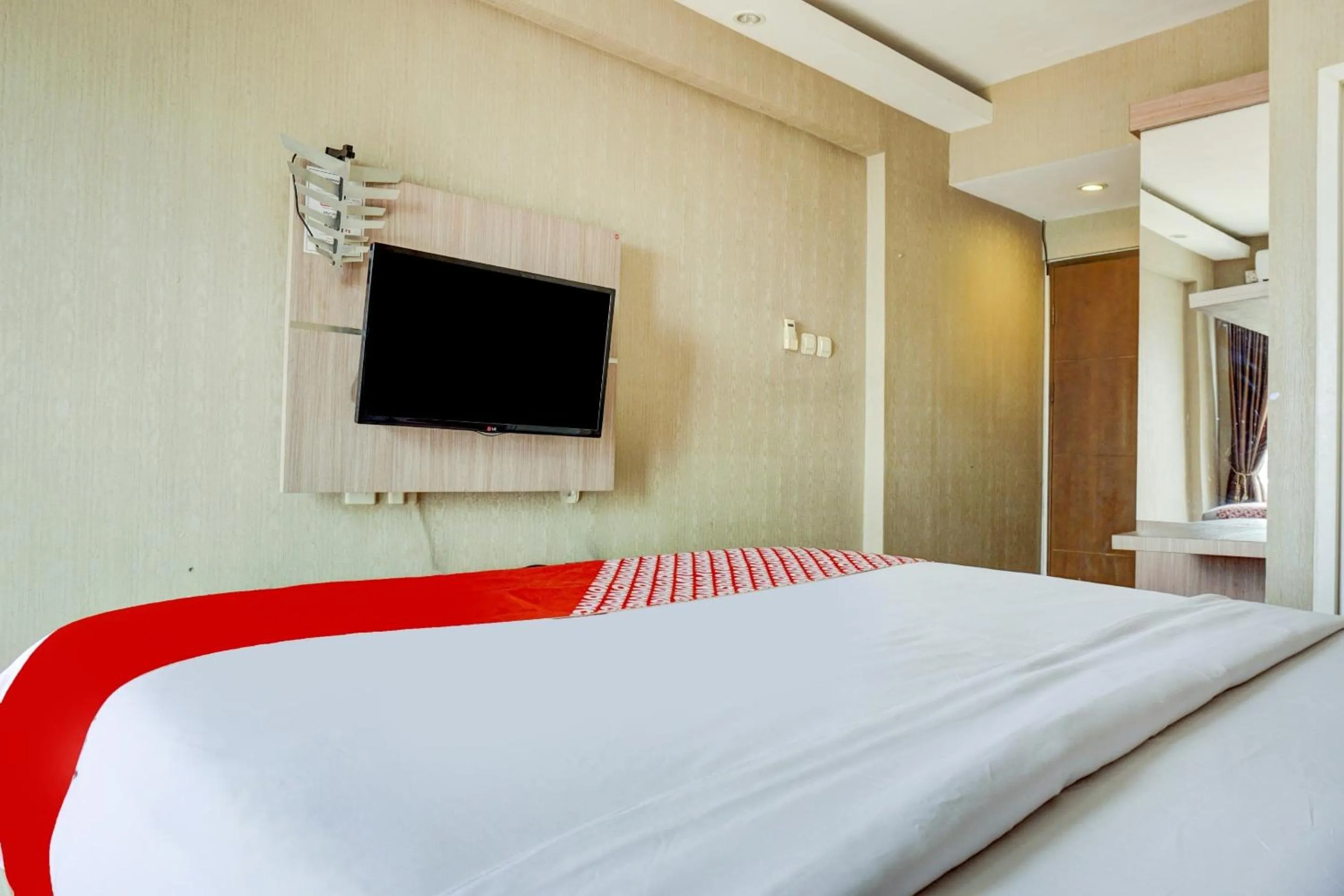 Bedroom, Bed in Hotel O Apartemen Bogor Valley