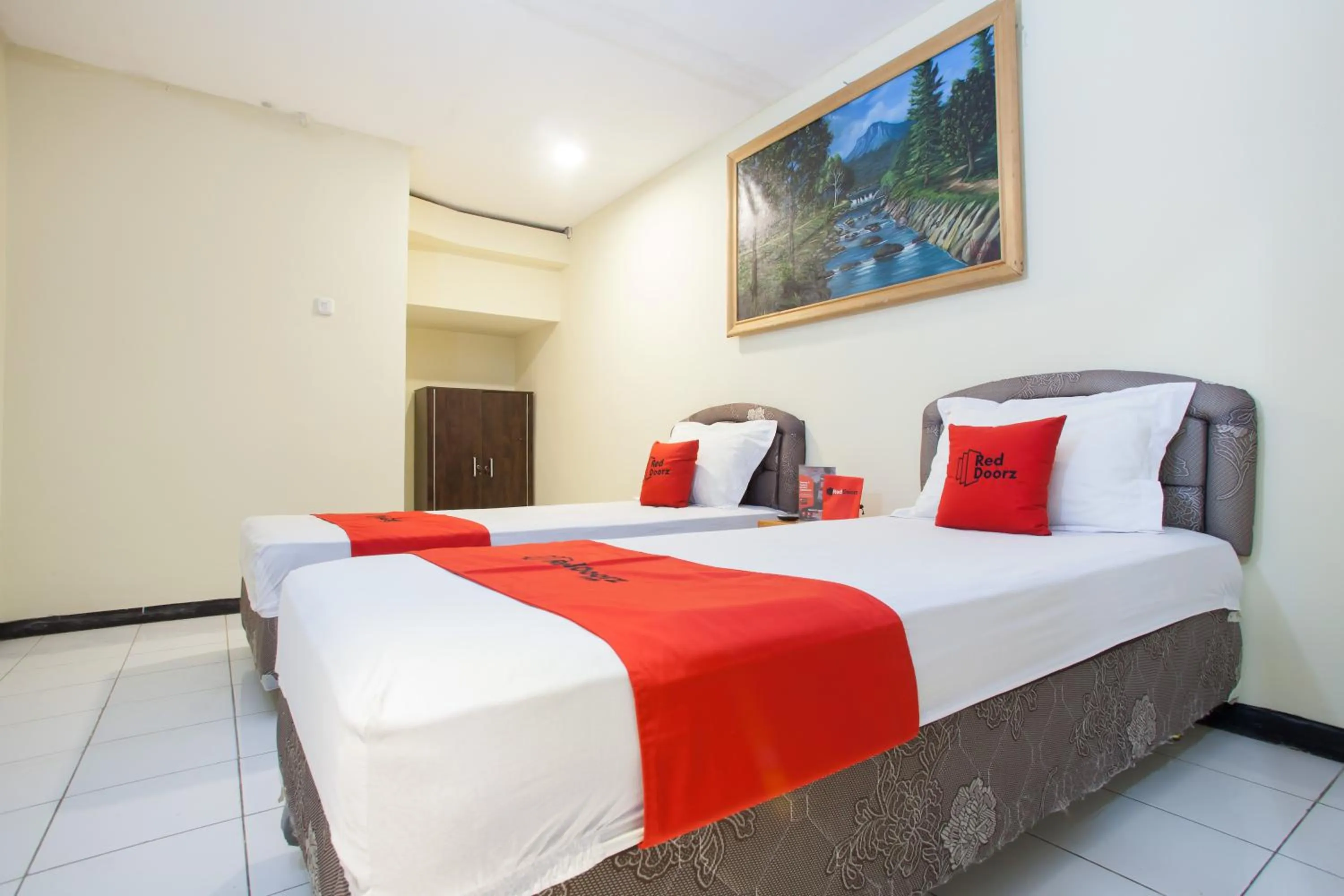 Bed in RedDoorz At Pandan Inn Batu