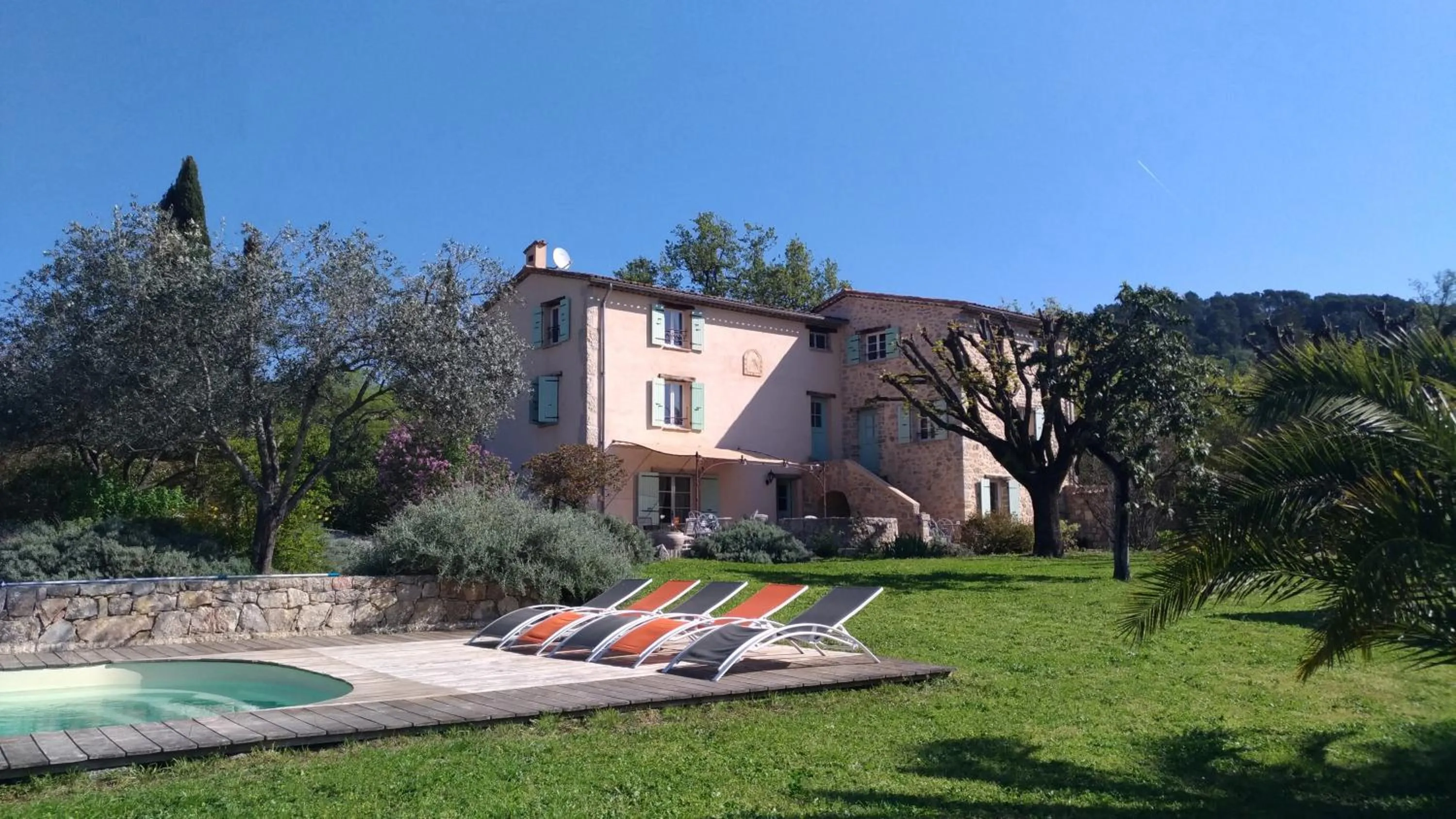 Property building in L'Escale Provençale