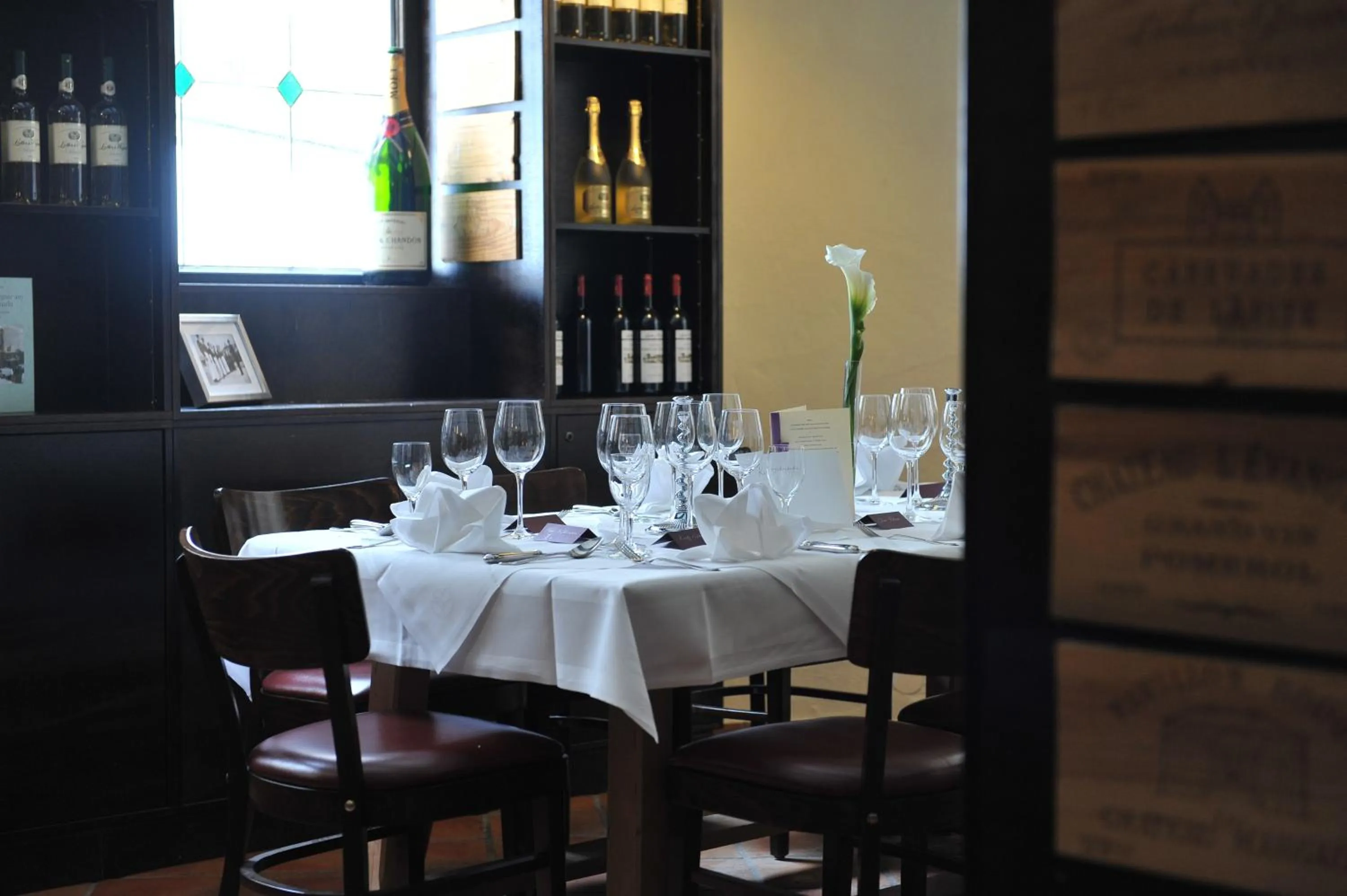 Restaurant/places to eat in Villa Solitude