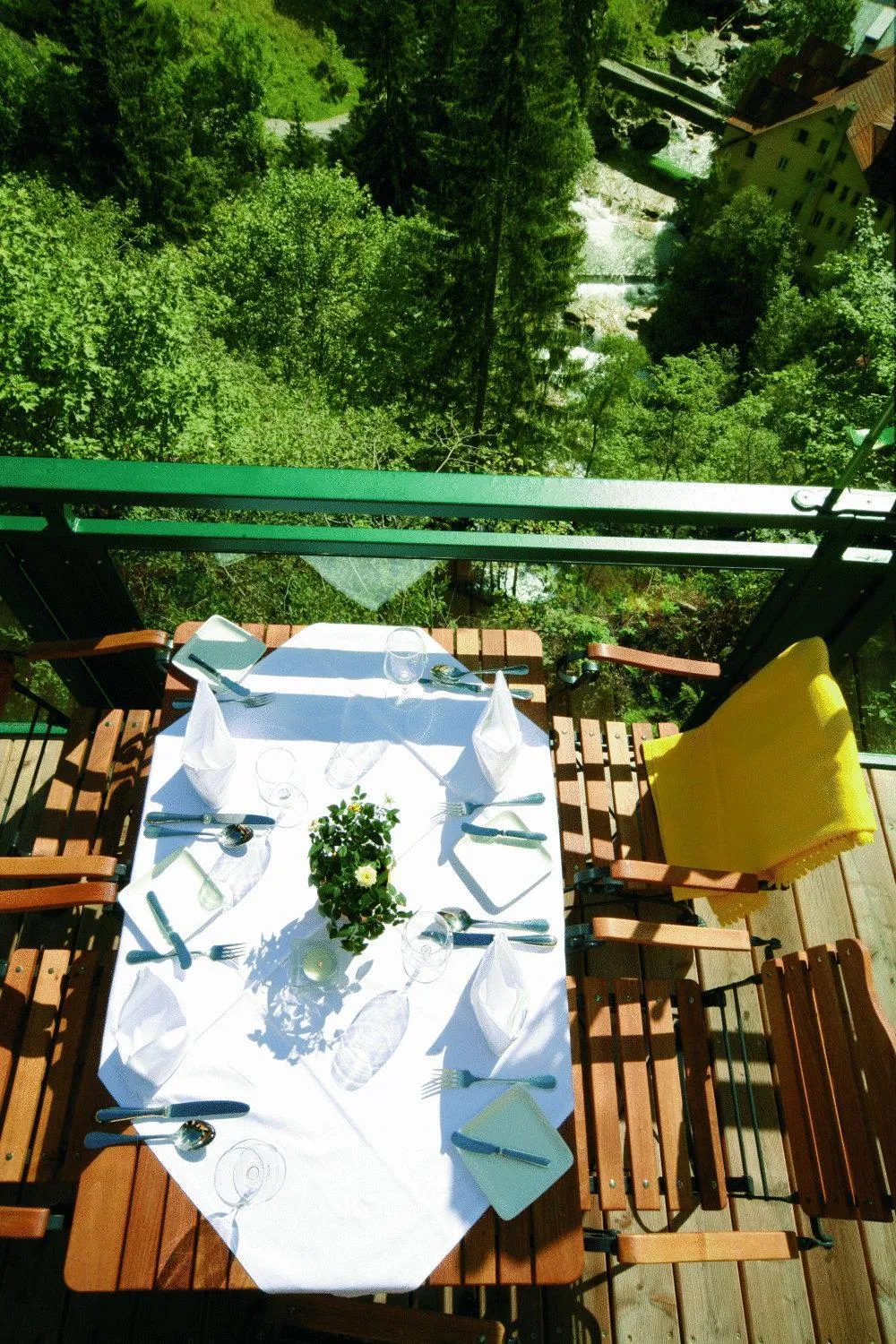 Restaurant/places to eat in Villa Solitude