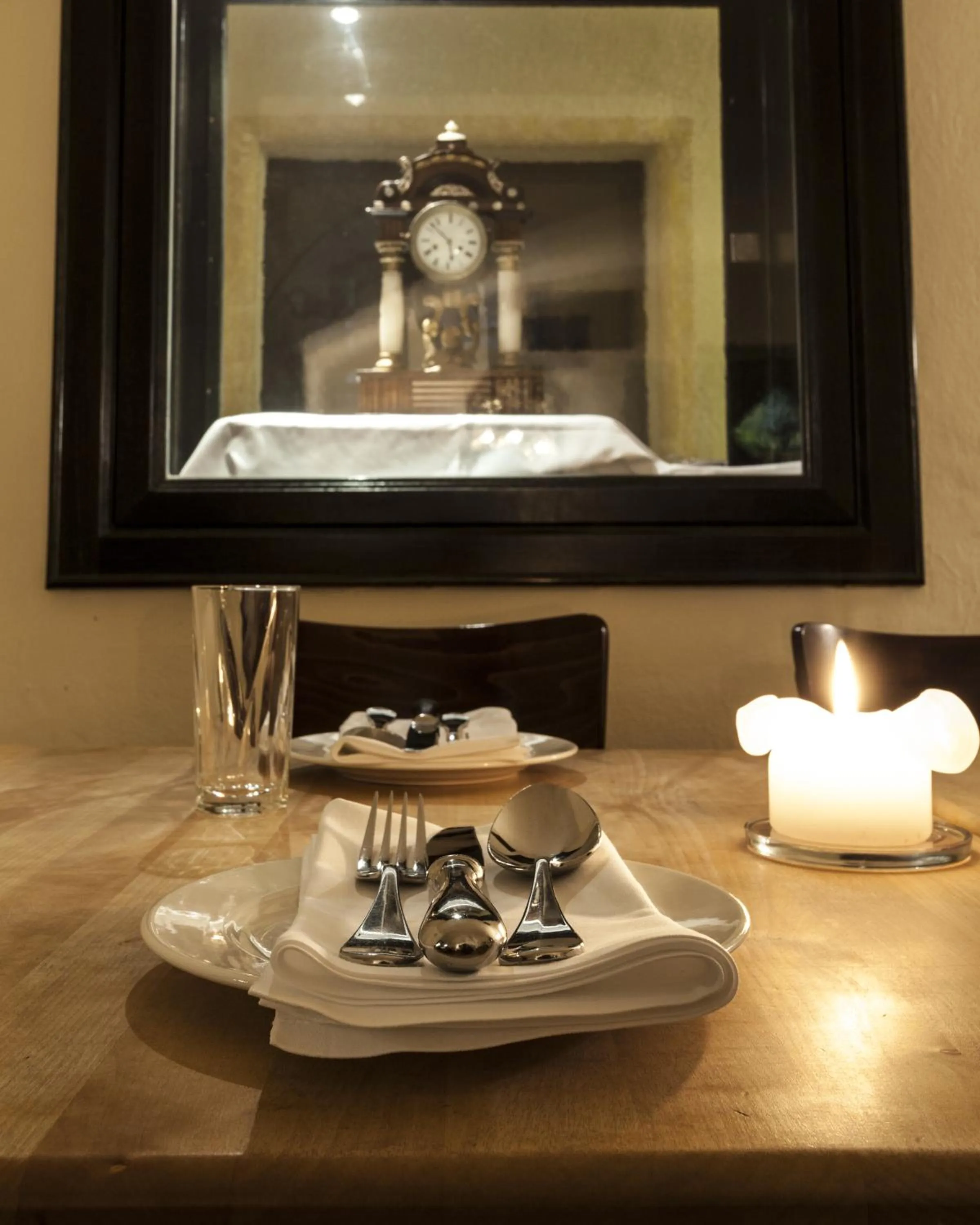 Restaurant/places to eat in Villa Solitude