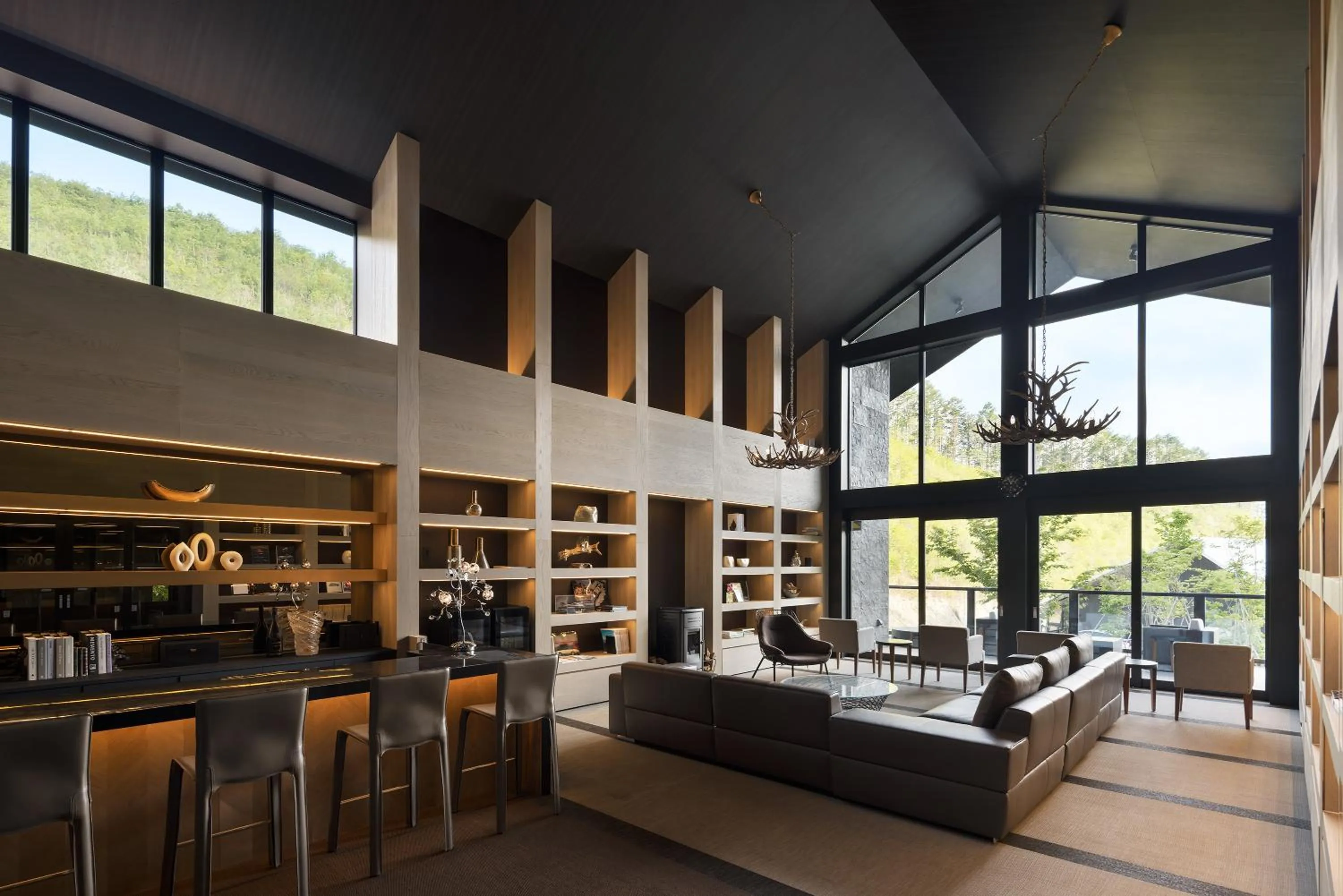 Communal lounge/ TV room in Asama Kuzanbo