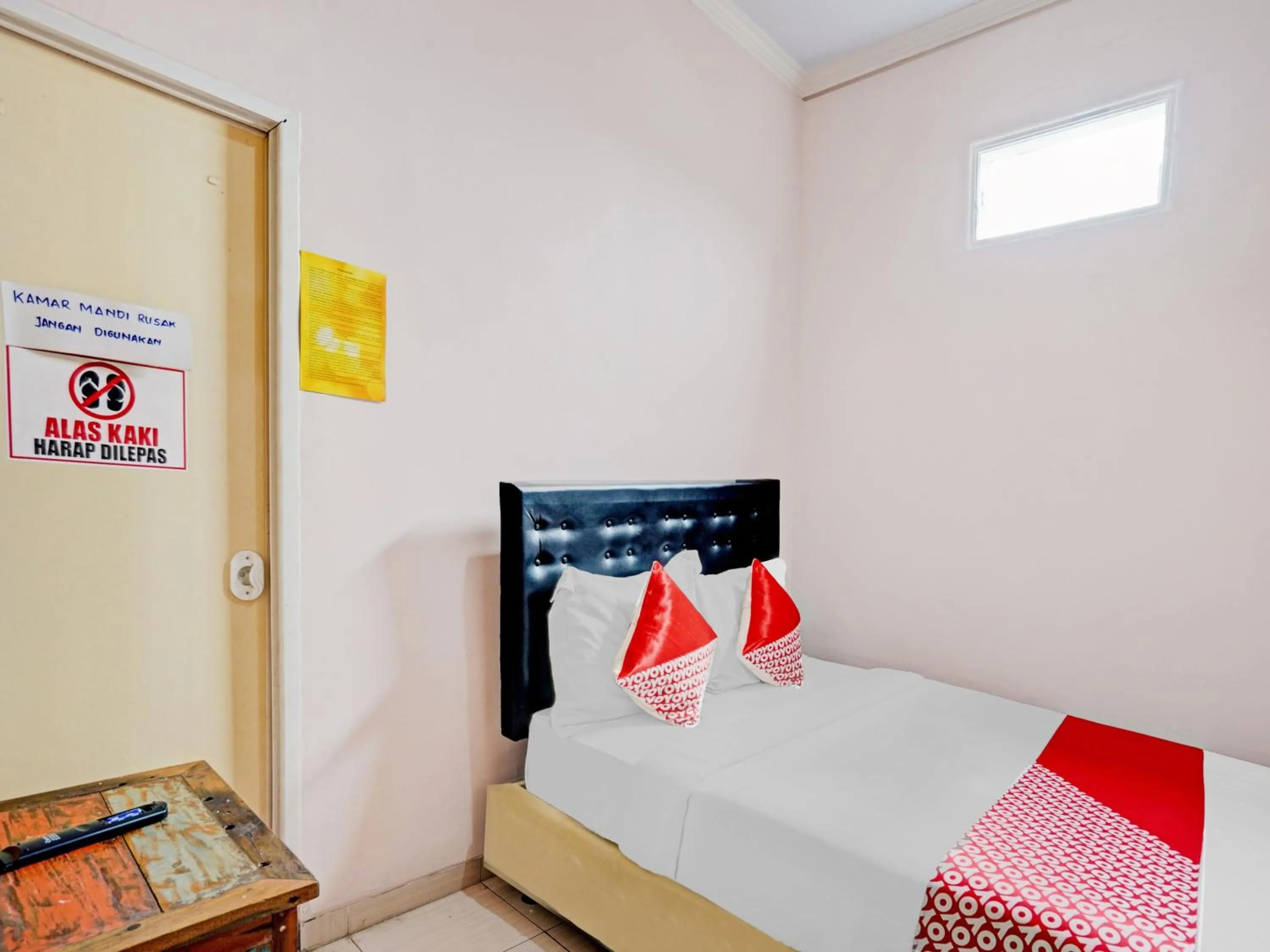 Standard Double Room in OYO 90234 Dhoho Family Guest House