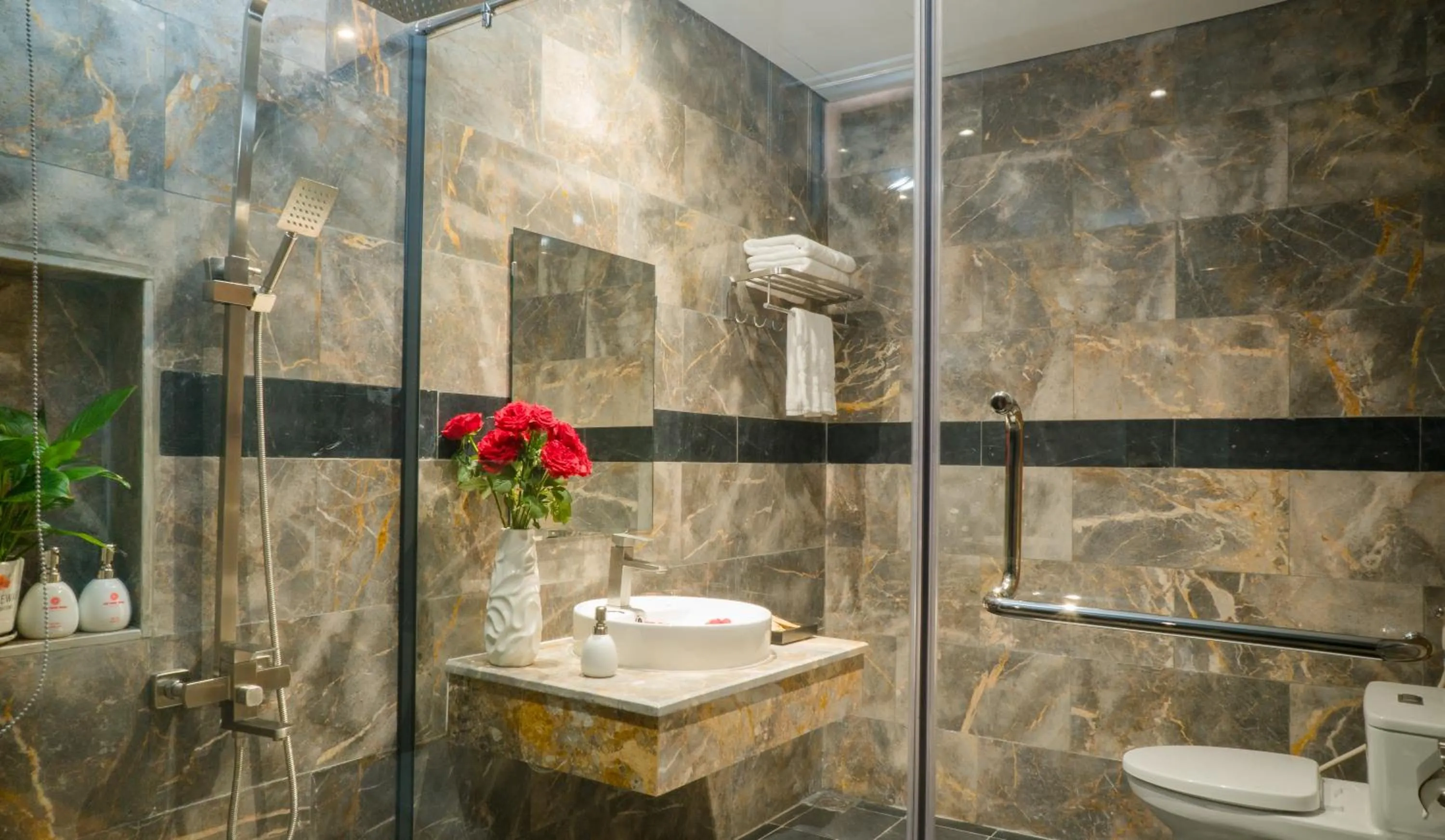 Bathroom in PHU THANG GRAND HOTEL