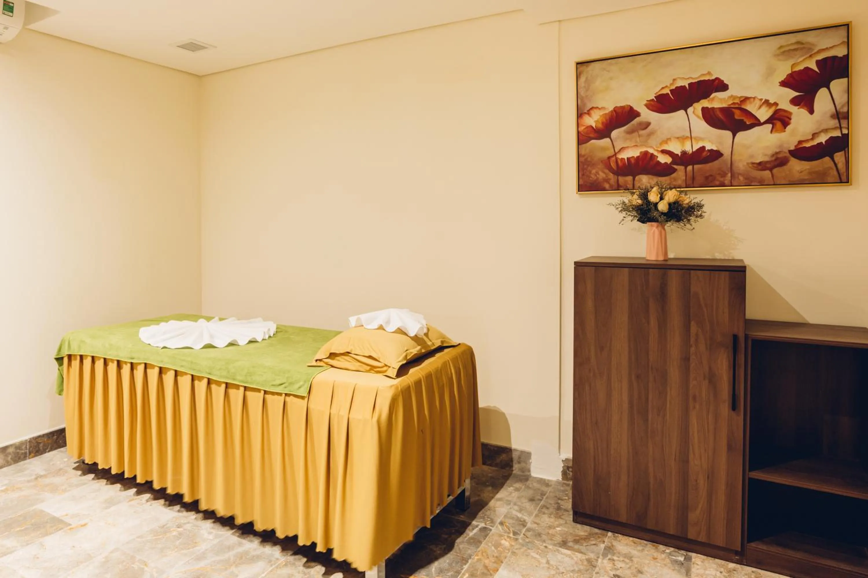 Massage, Bed in PHU THANG GRAND HOTEL