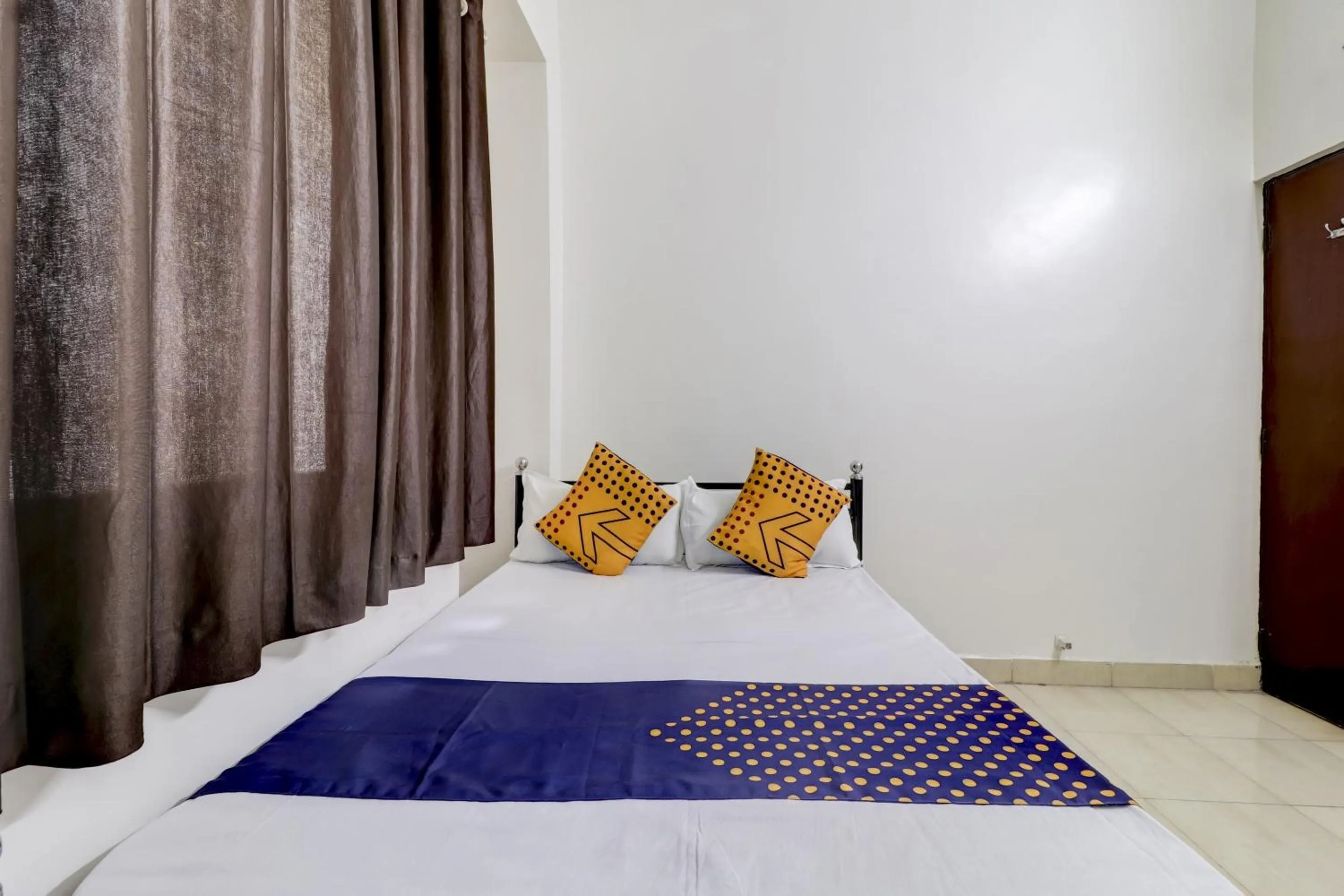 Bedroom in Hotel O Royal Rest Rooms