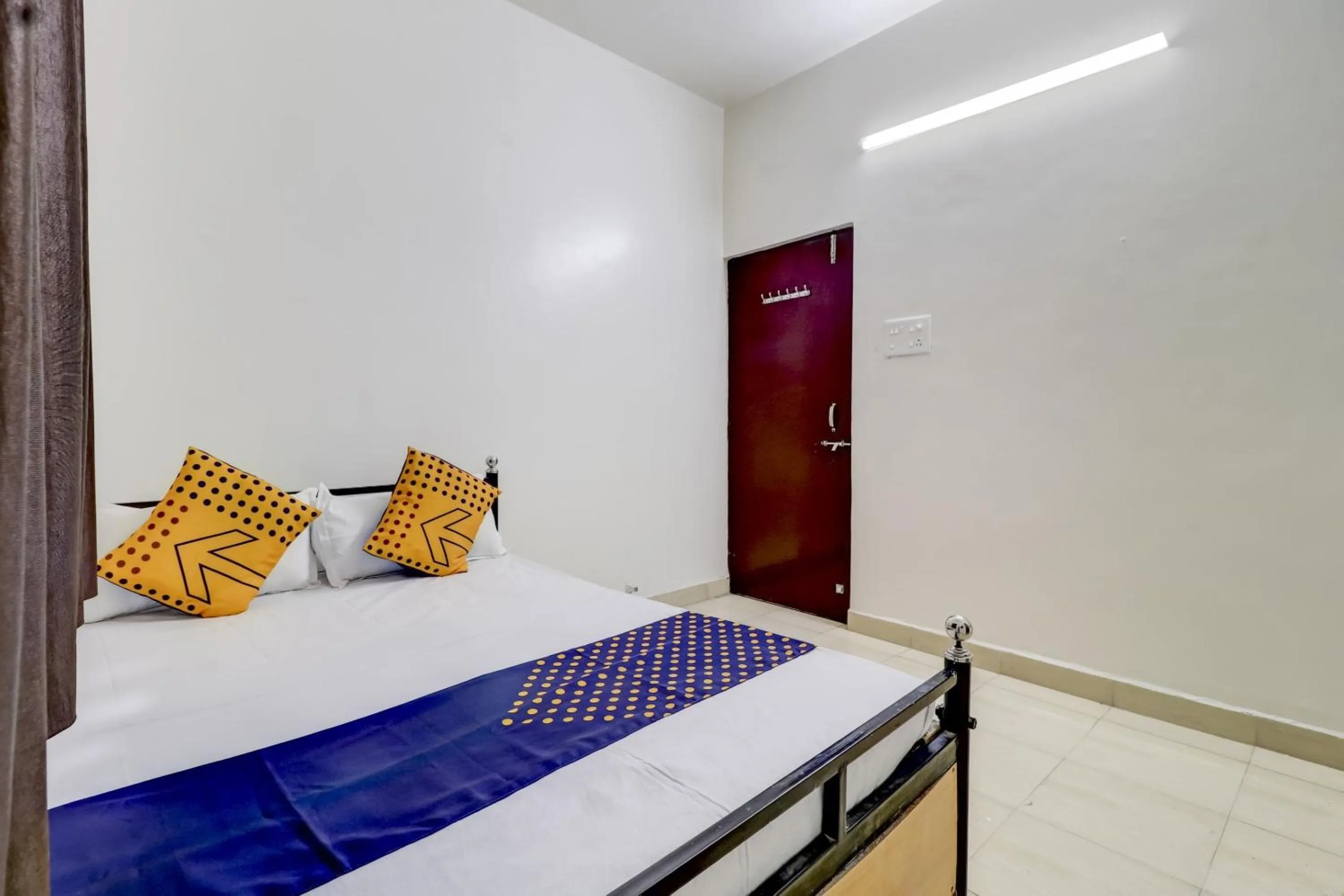 Facade/entrance in Hotel O Royal Rest Rooms