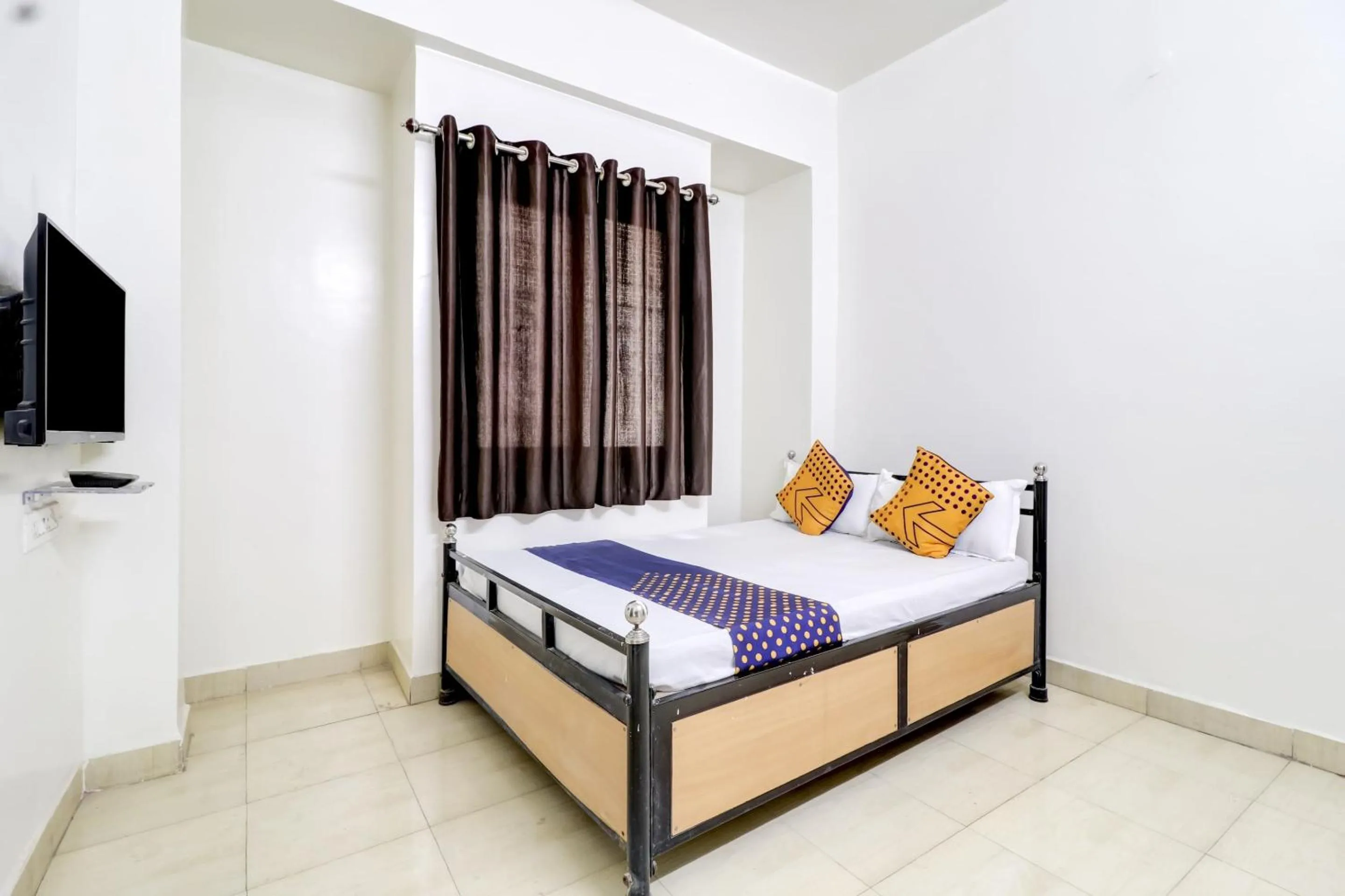 Bedroom in Hotel O Royal Rest Rooms