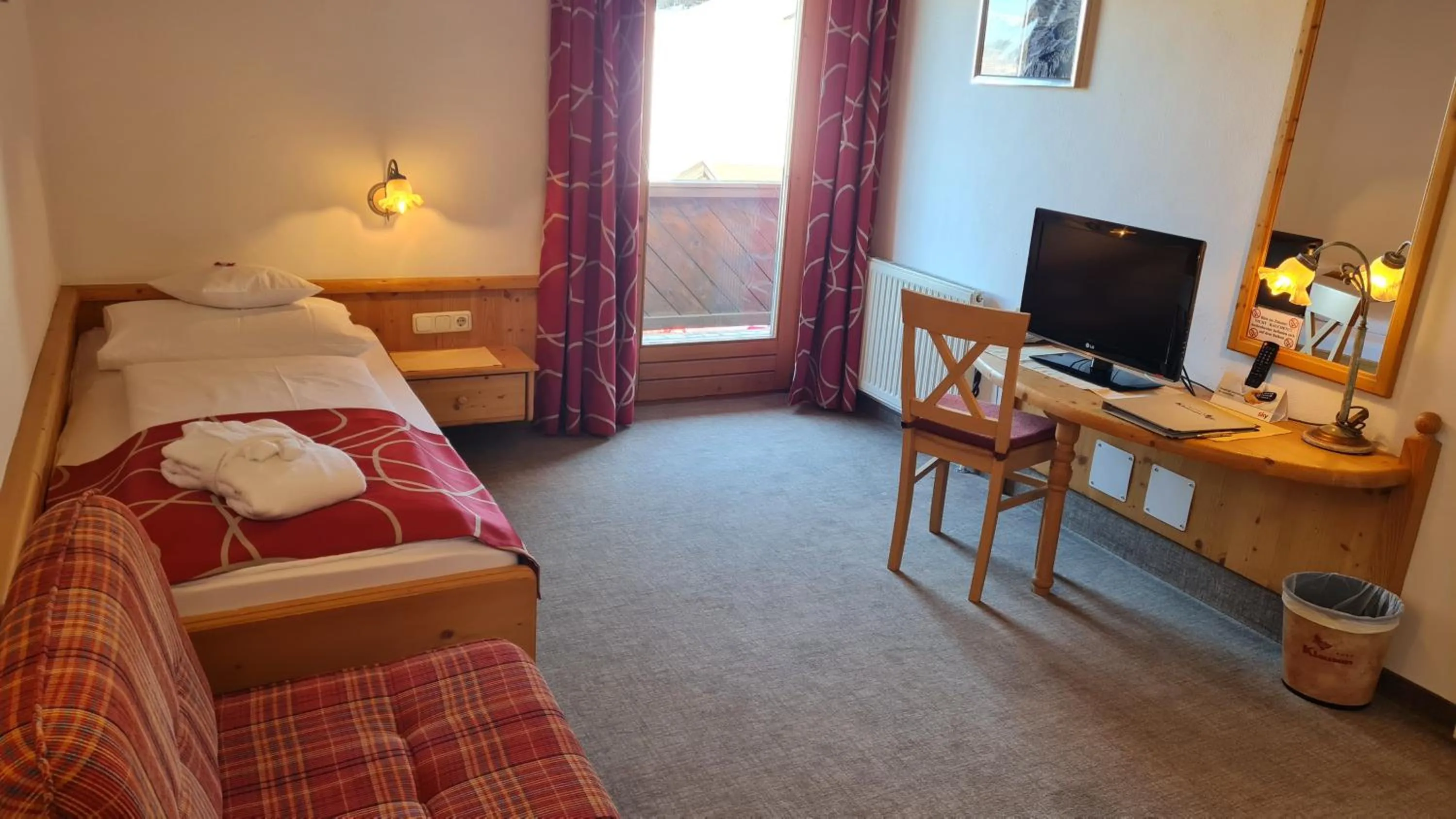 Bedroom, Bed in Sport und Familienhotel Klausen