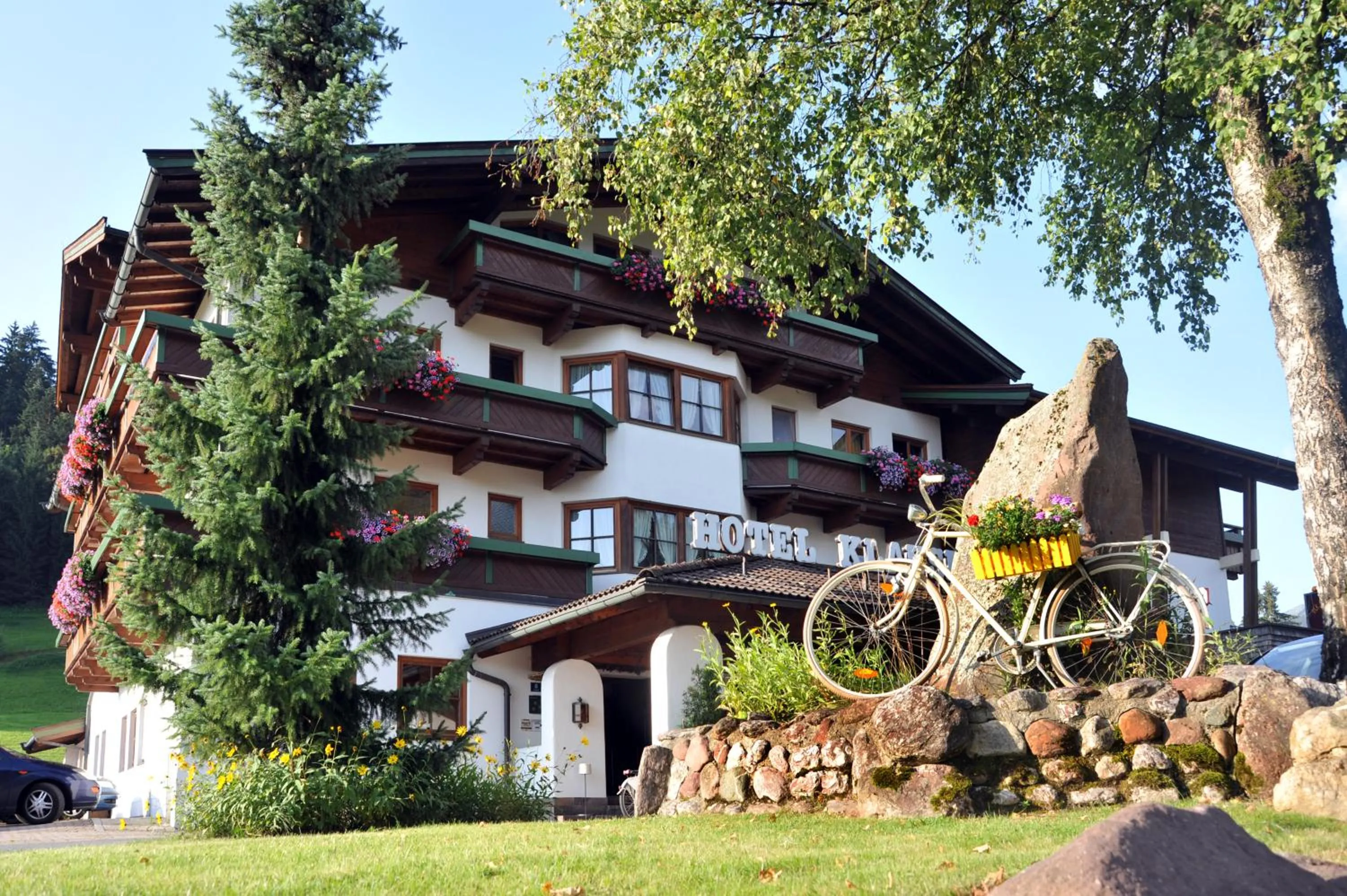 Facade/entrance in Sport und Familienhotel Klausen