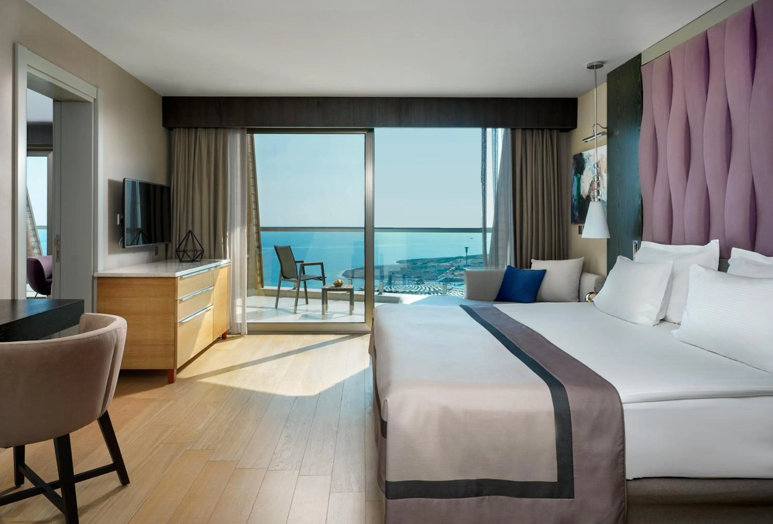 Bed in Elexus Hotel Resort & Spa & Casino