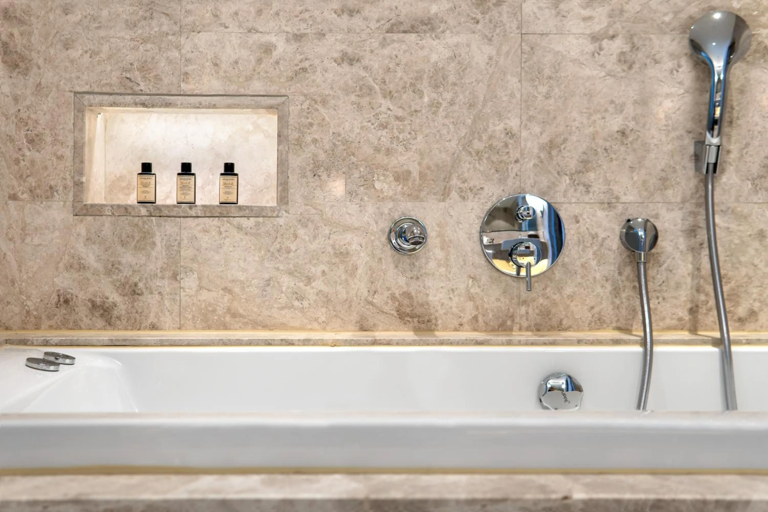 Hot Tub in Elexus Hotel Resort & Spa & Casino