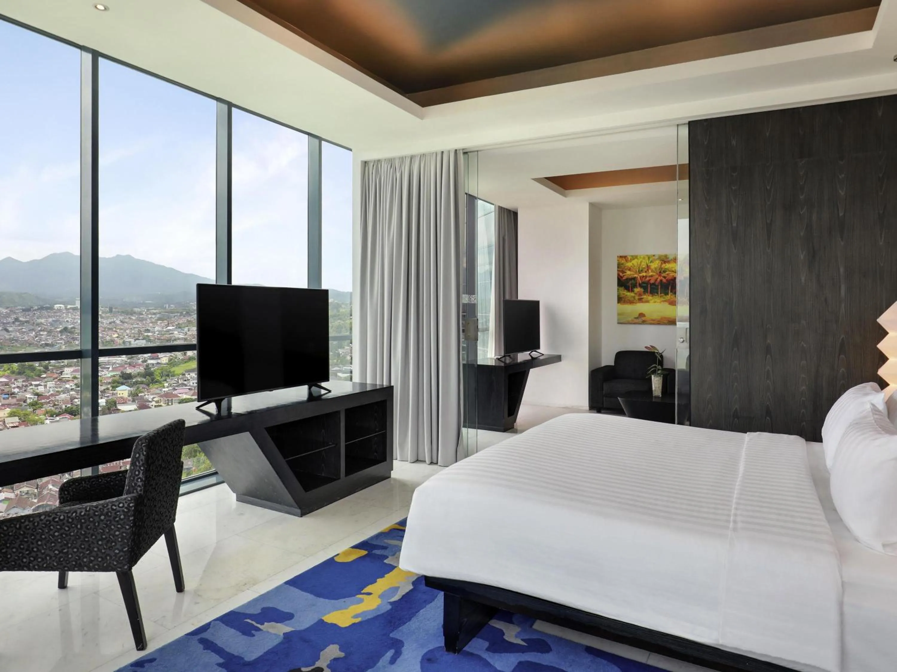 Bedroom, Bed in Novotel Lampung