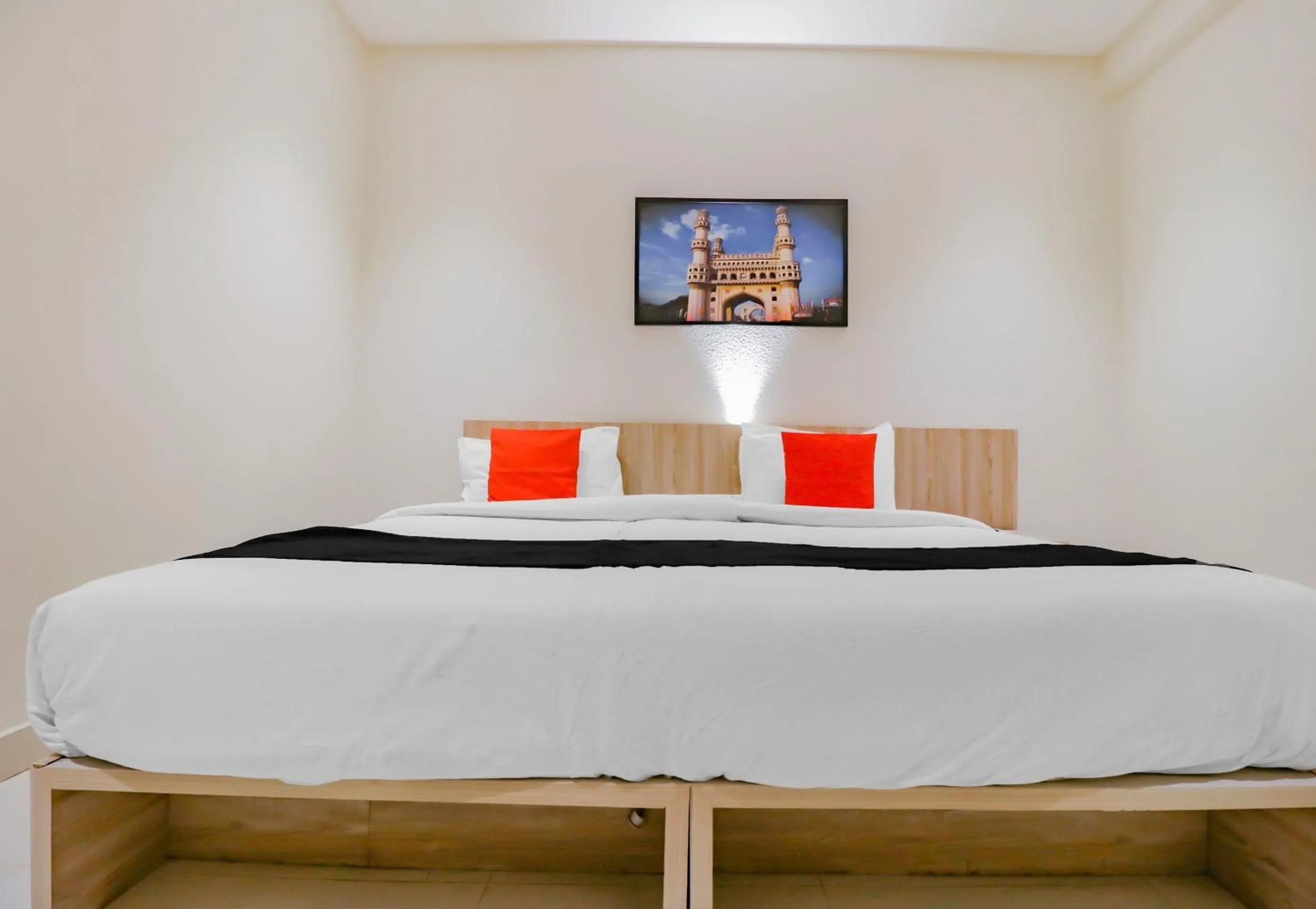 Bedroom in Capital O Royal Keys Near Brookfield Mall, AECS Layout