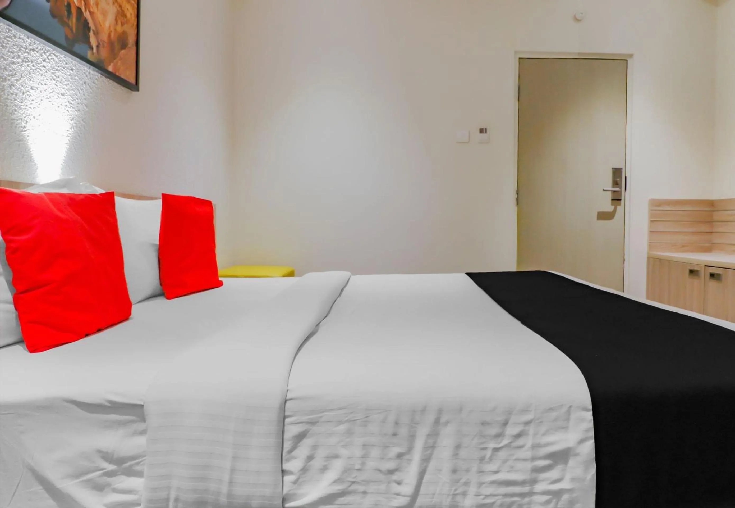 Bedroom in Capital O Royal Keys Near Brookfield Mall, AECS Layout