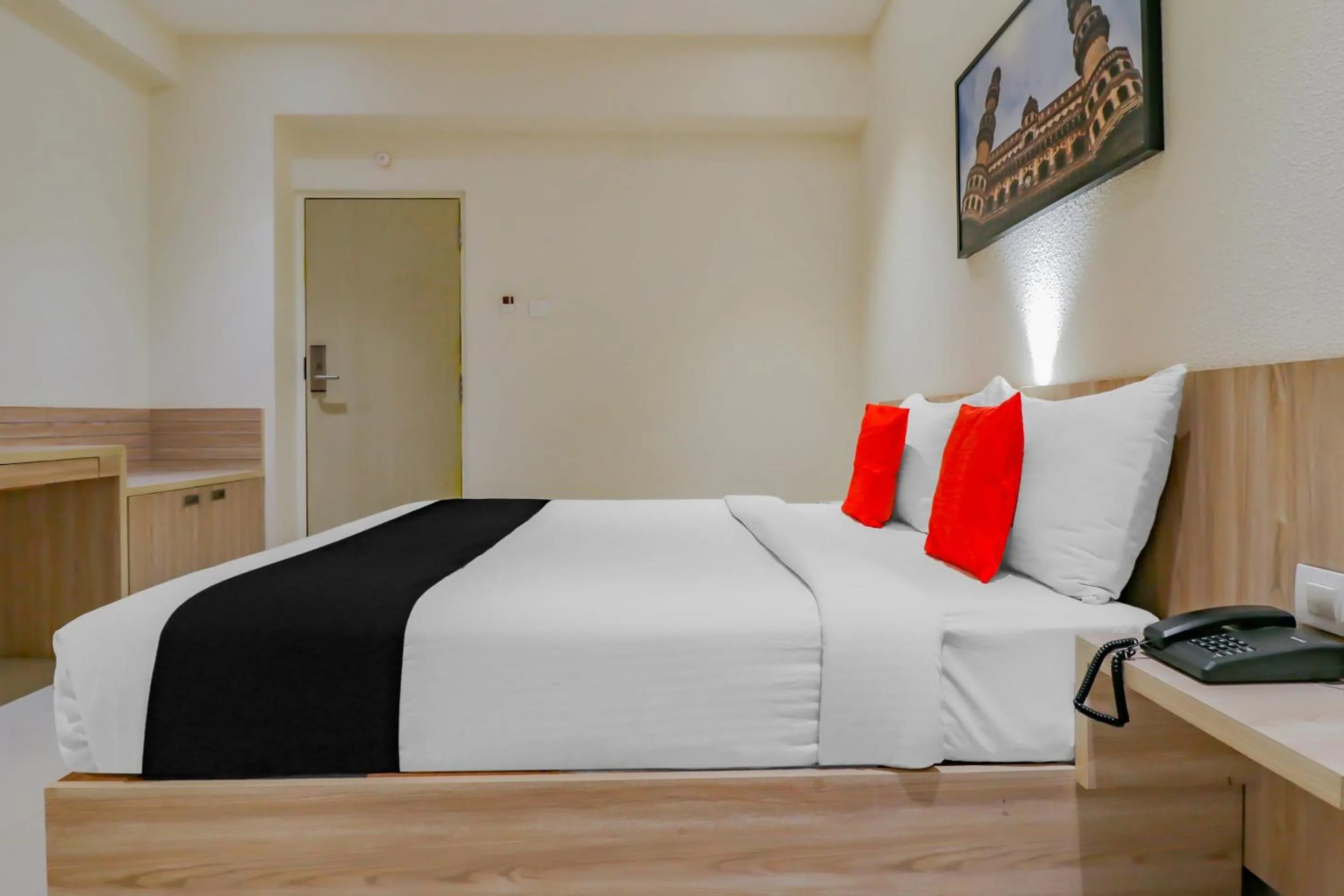 Bedroom in Capital O Royal Keys Near Brookfield Mall, AECS Layout