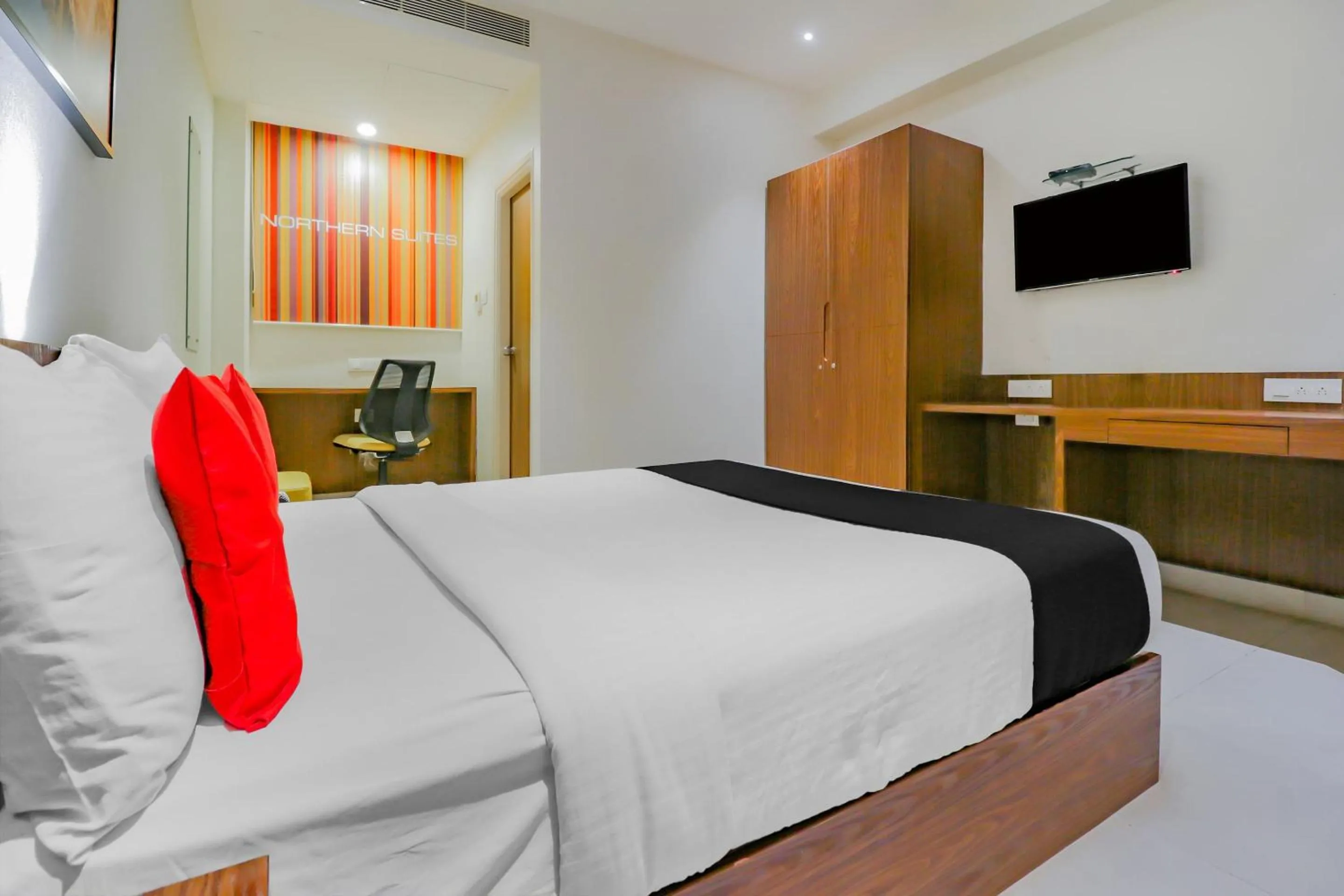 Bedroom in Capital O Royal Keys Near Brookfield Mall, AECS Layout