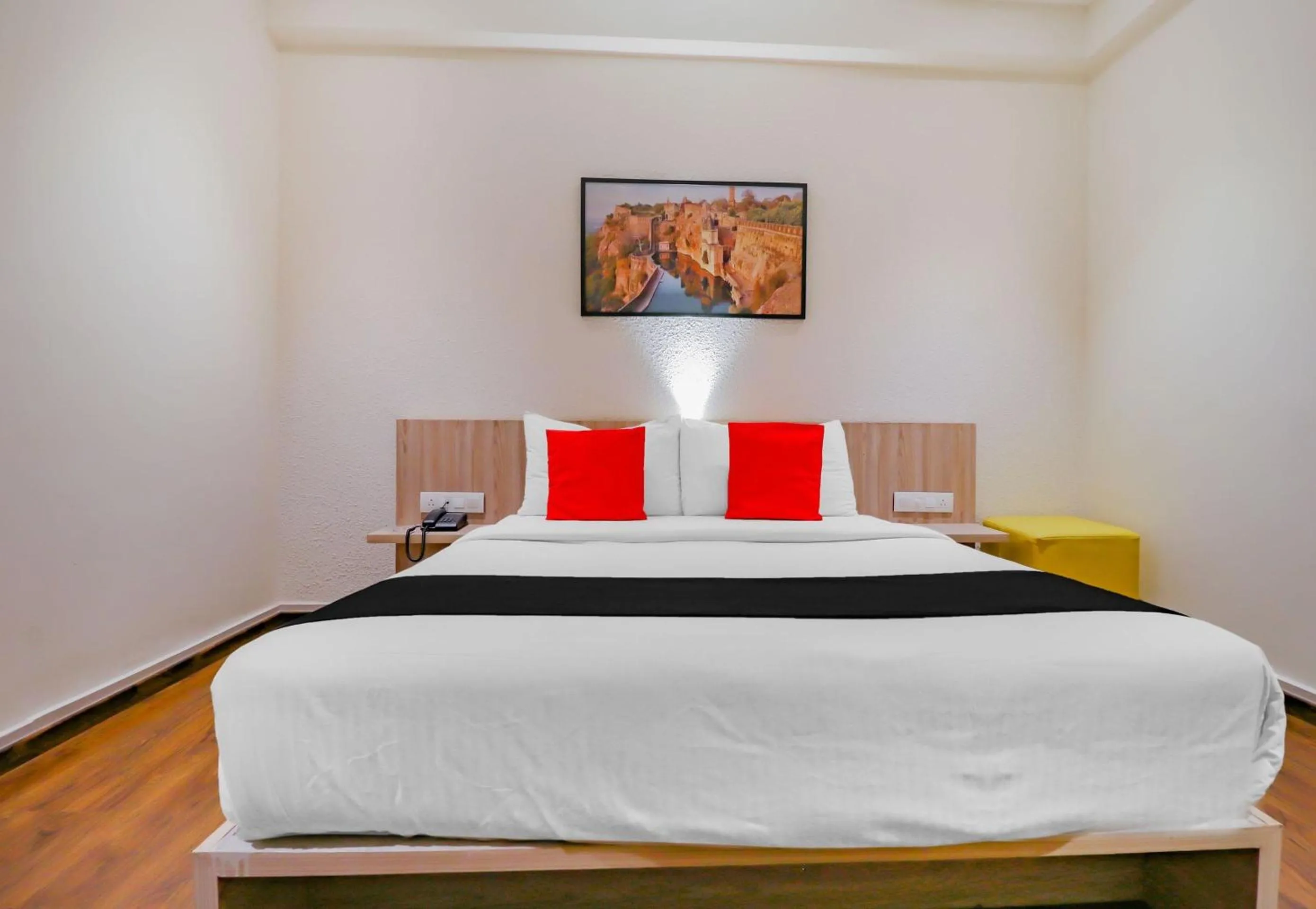 Bedroom in Capital O Royal Keys Near Brookfield Mall, AECS Layout