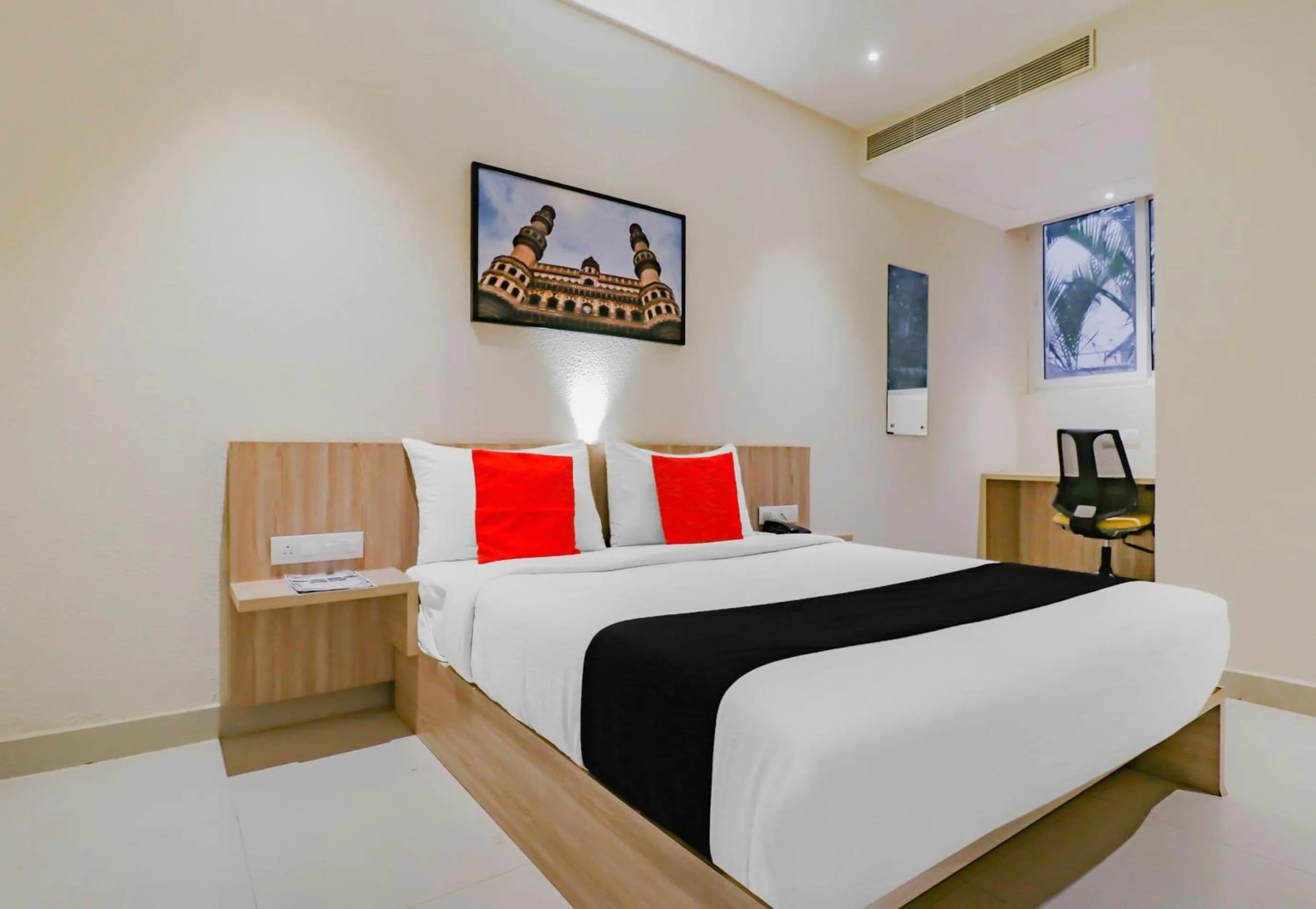 Lobby or reception in Capital O Royal Keys Near Brookfield Mall, AECS Layout