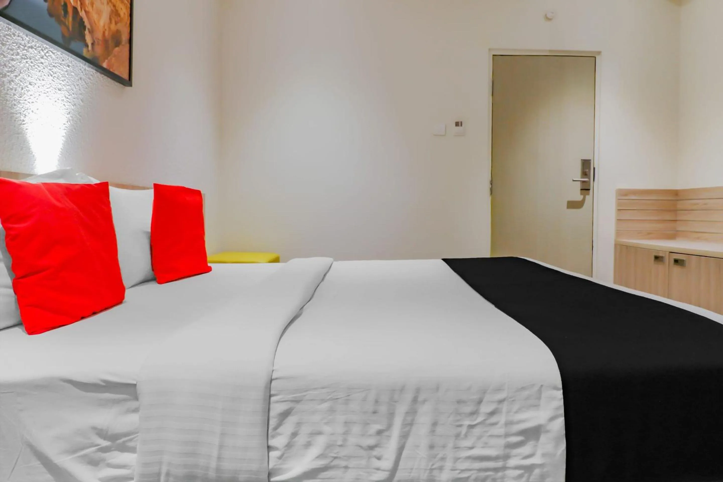 Bedroom in Capital O Royal Keys Near Brookfield Mall, AECS Layout