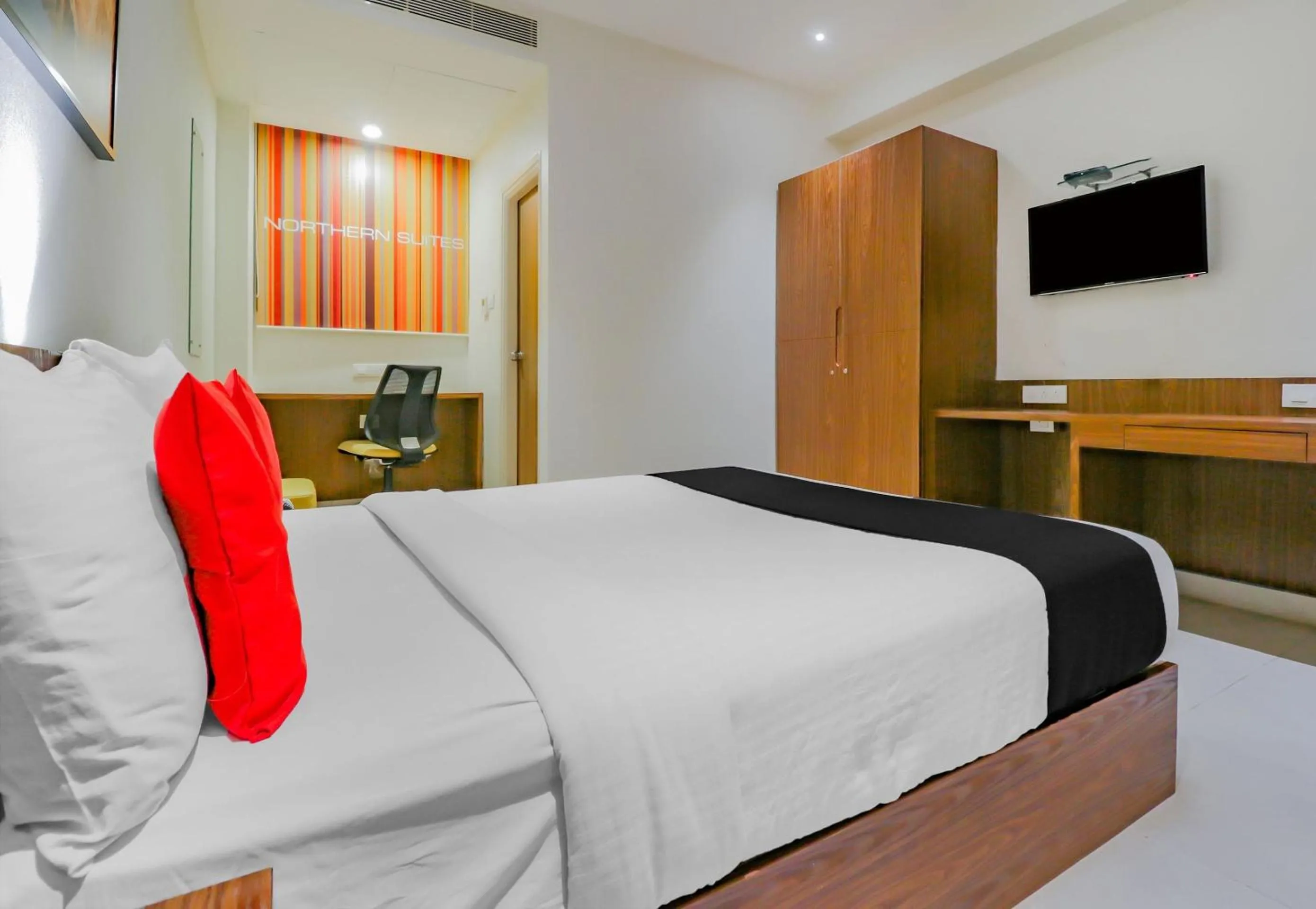 Bedroom in Capital O Royal Keys Near Brookfield Mall, AECS Layout