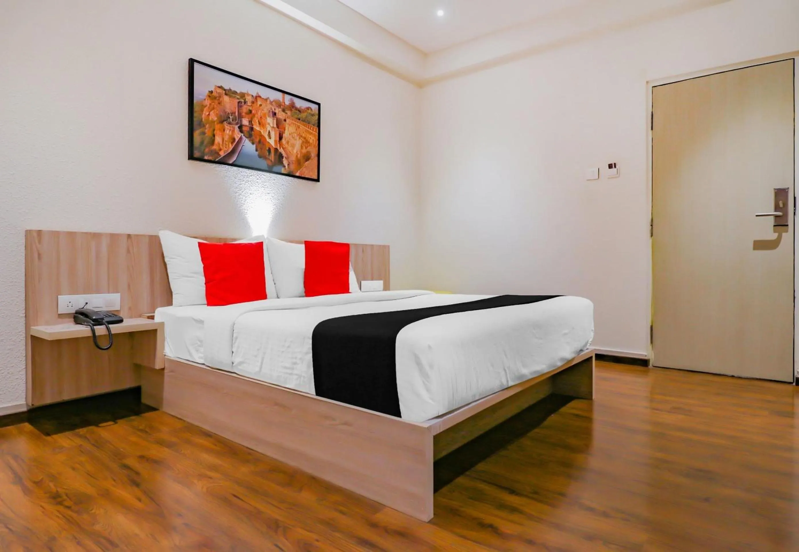 Bedroom in Capital O Royal Keys Near Brookfield Mall, AECS Layout