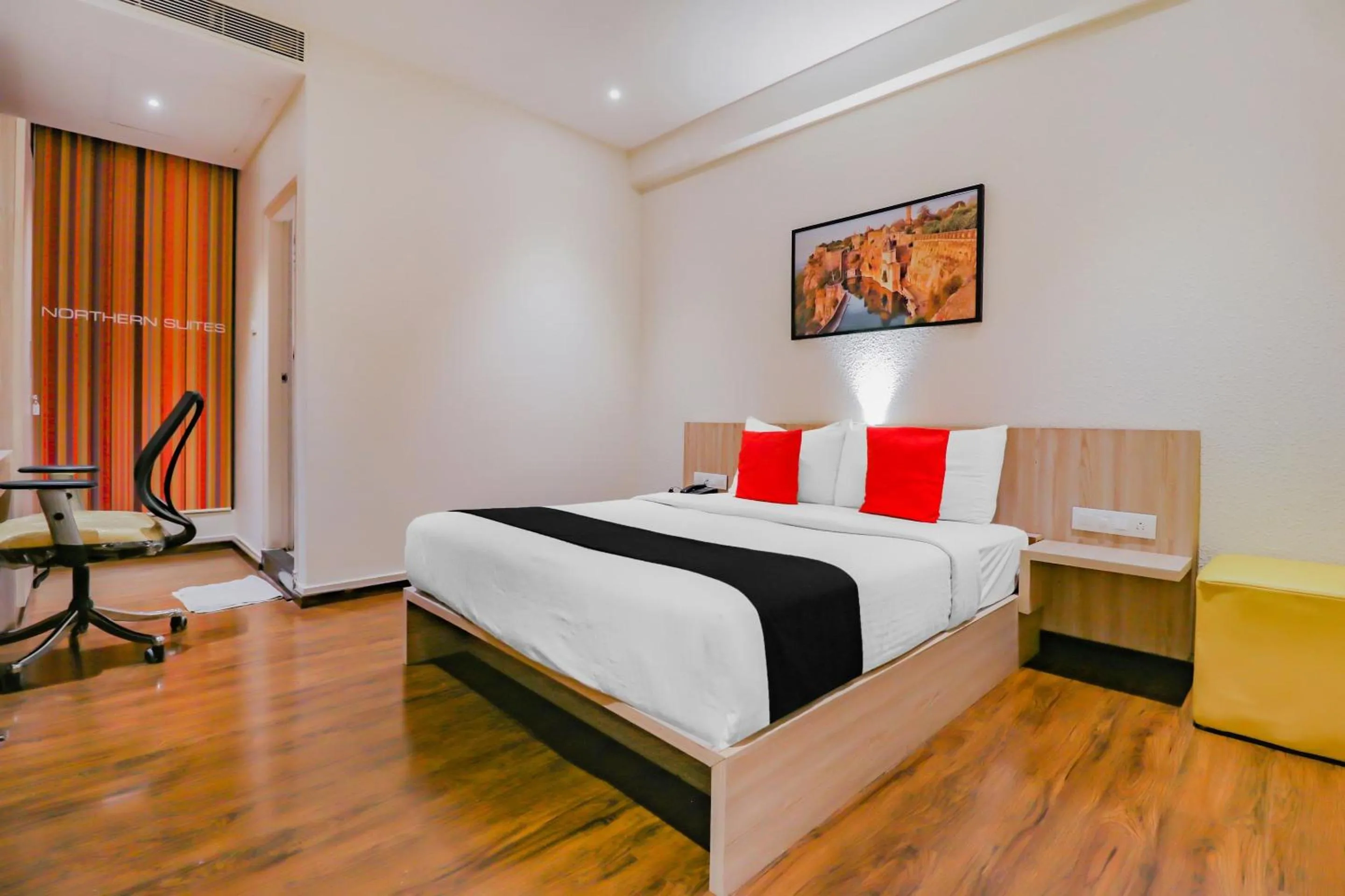 Bedroom in Capital O Royal Keys Near Brookfield Mall, AECS Layout