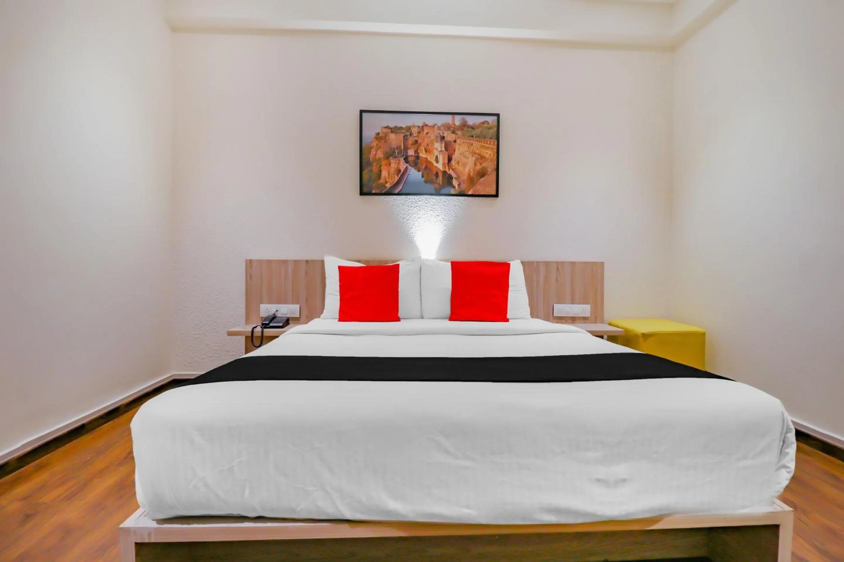 Bedroom in Capital O Royal Keys Near Brookfield Mall, AECS Layout