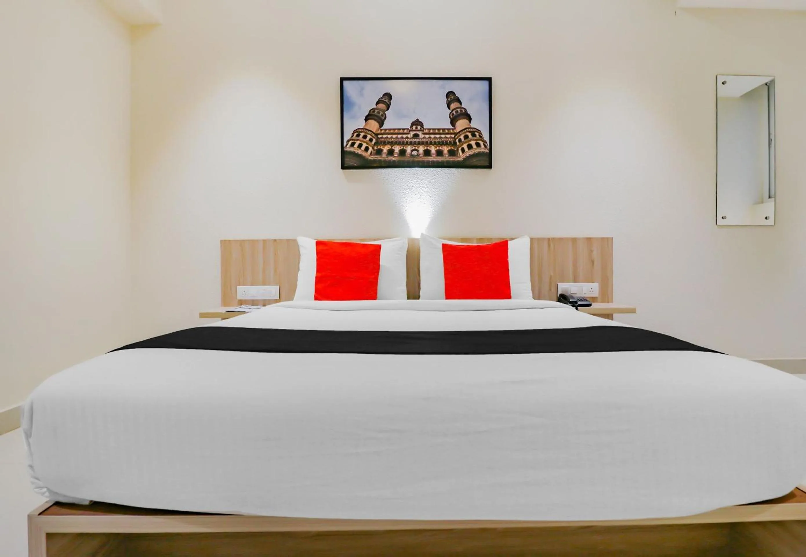 Bedroom in Capital O Royal Keys Near Brookfield Mall, AECS Layout