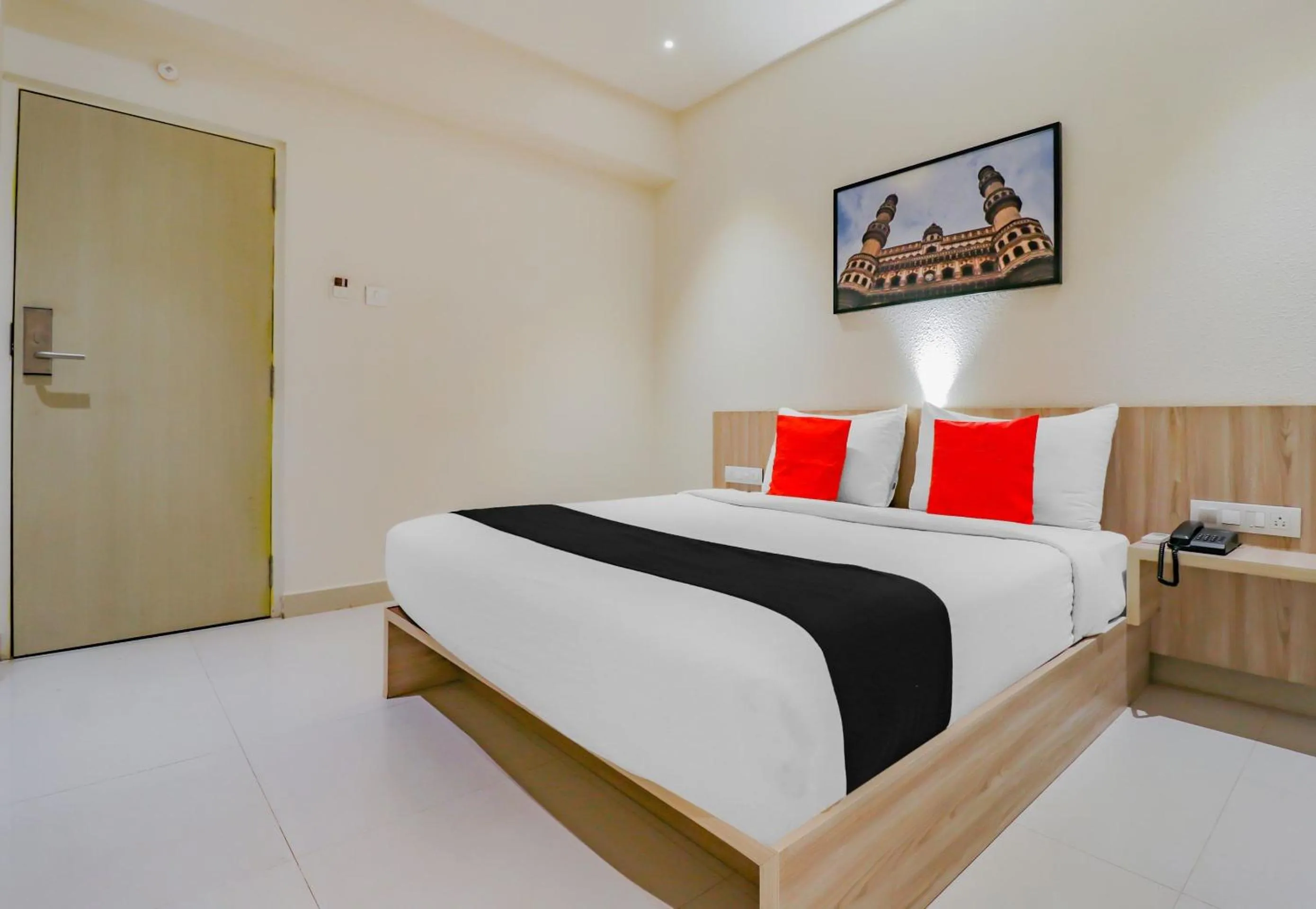 Bedroom in Capital O Royal Keys Near Brookfield Mall, AECS Layout