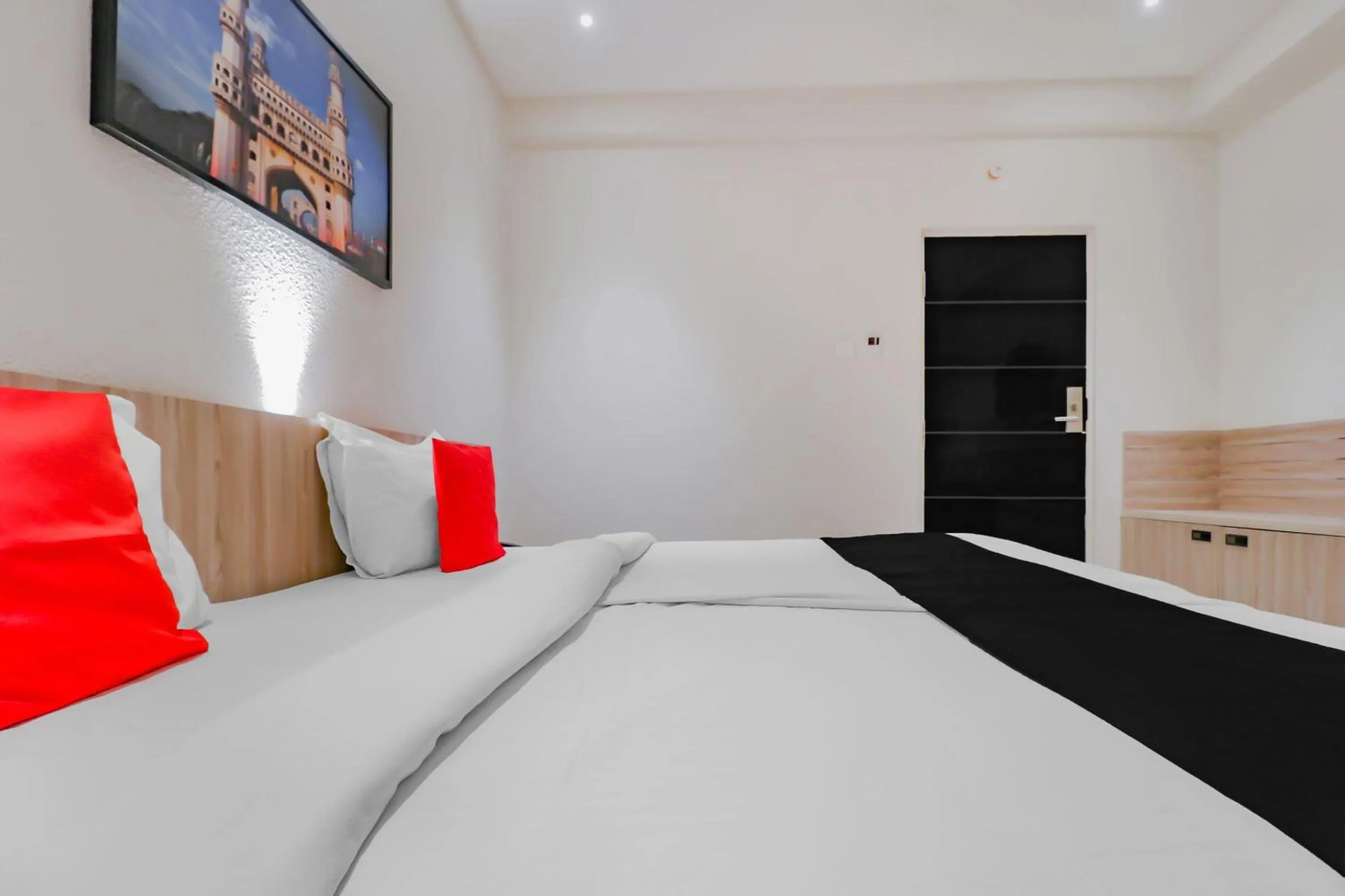 Bedroom, Bed in Capital O Royal Keys Near Brookfield Mall, AECS Layout