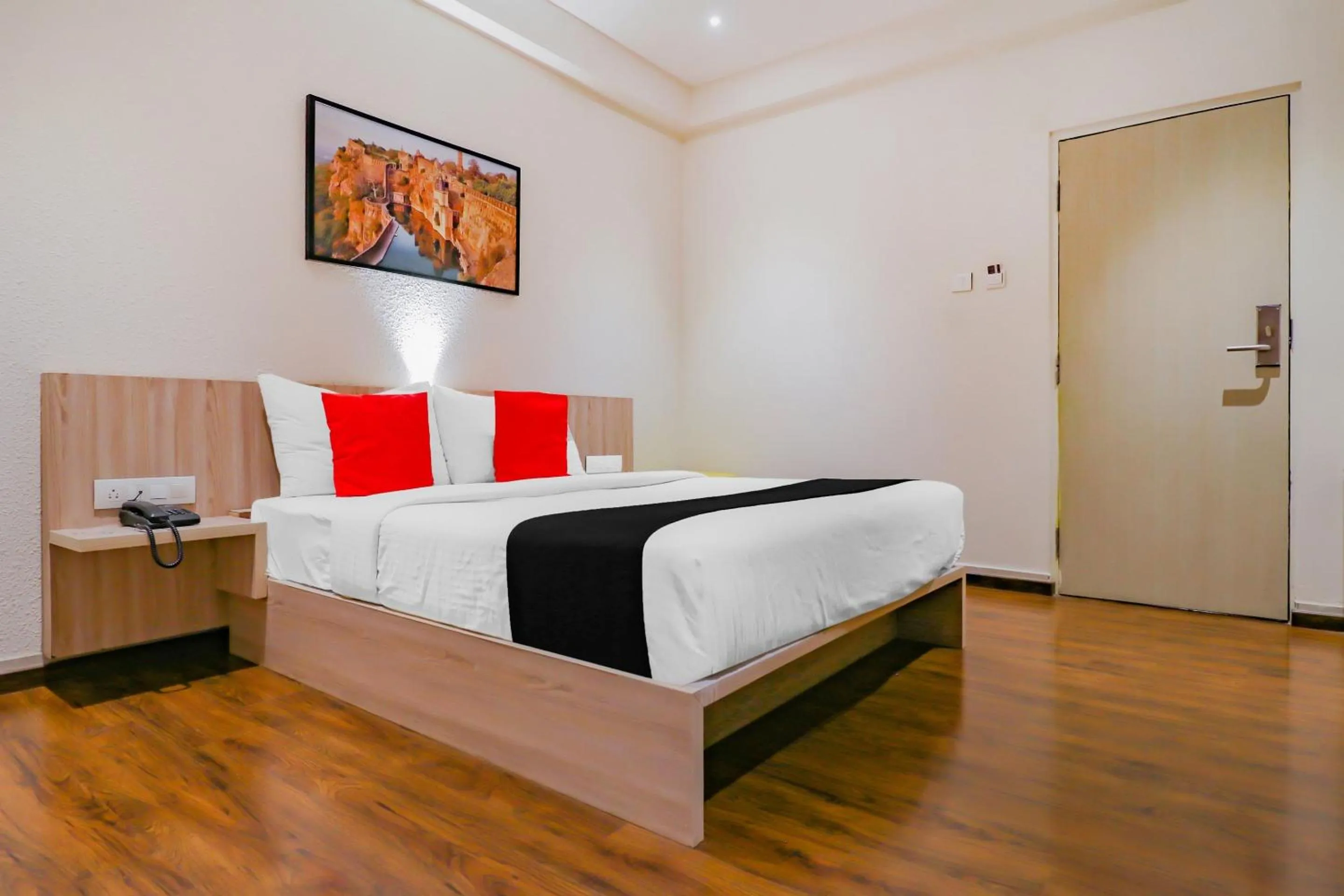 Bedroom in Capital O Royal Keys Near Brookfield Mall, AECS Layout