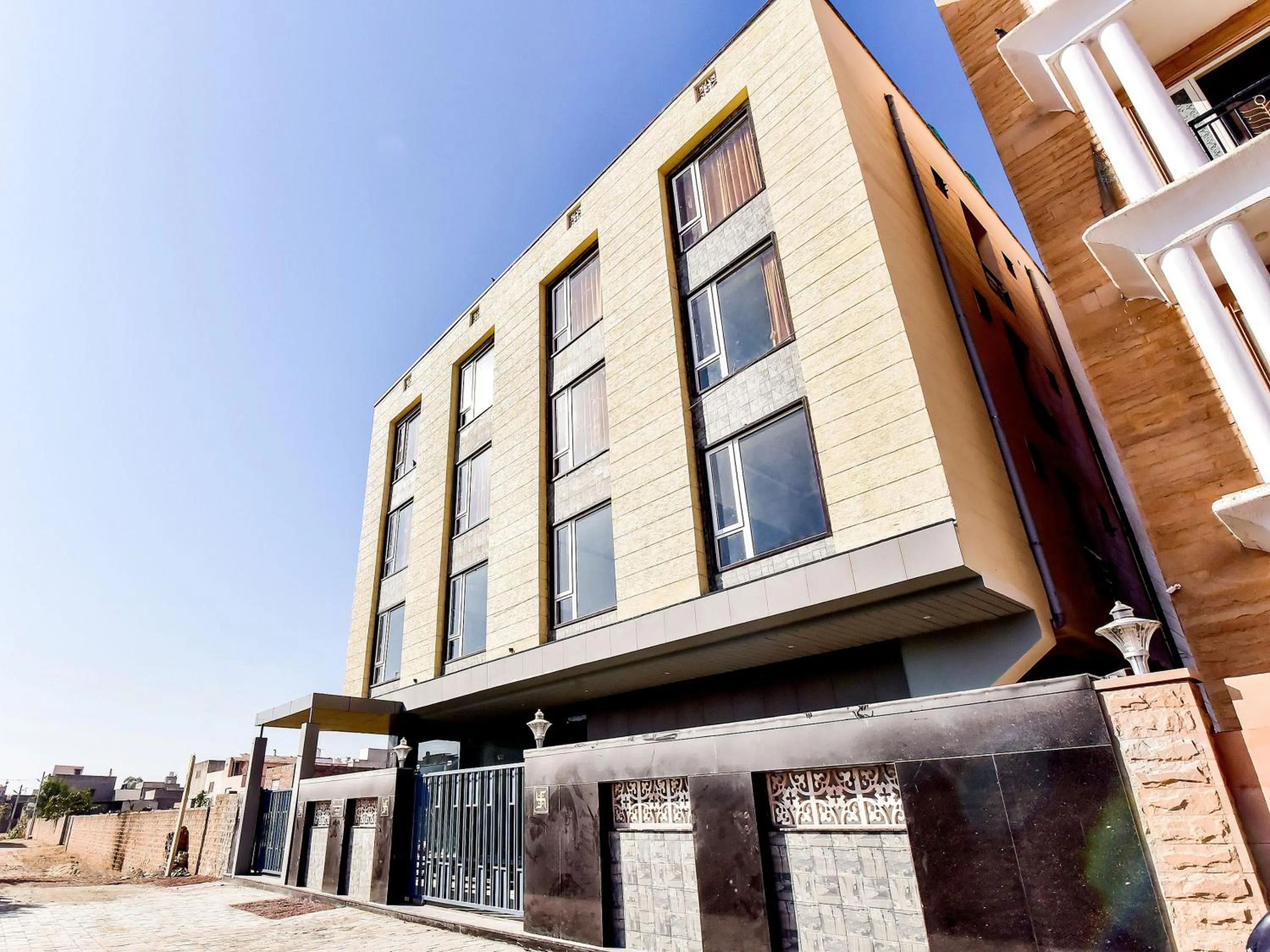 Facade/entrance in Capital O Maurya Inn