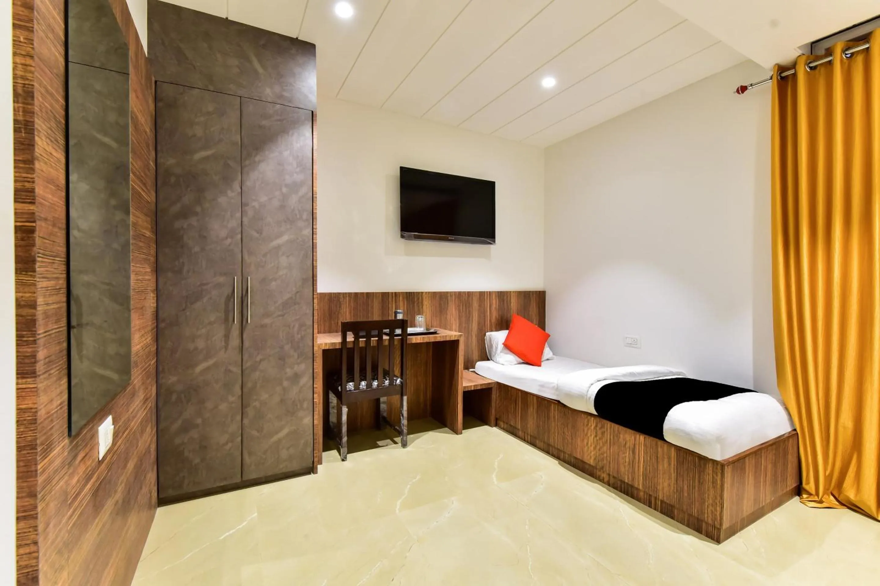 Bedroom in Capital O Maurya Inn