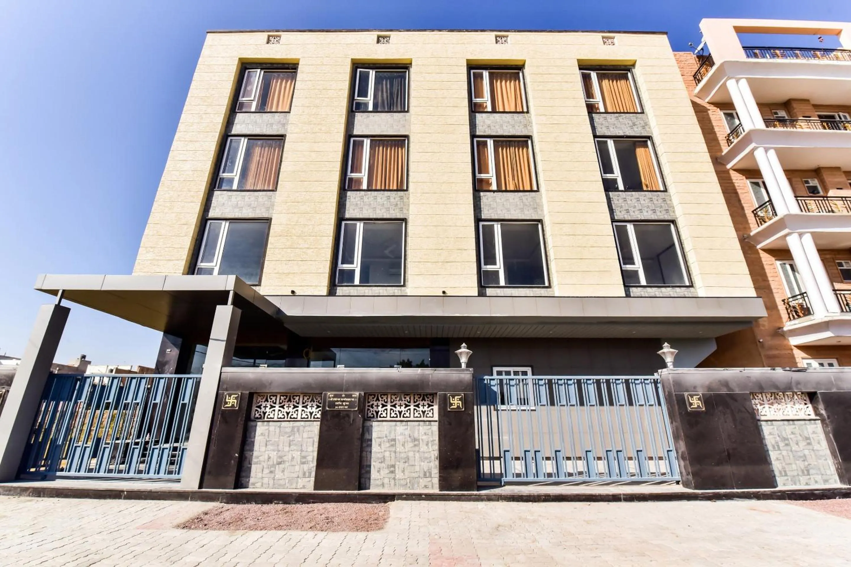Facade/entrance in Capital O Maurya Inn