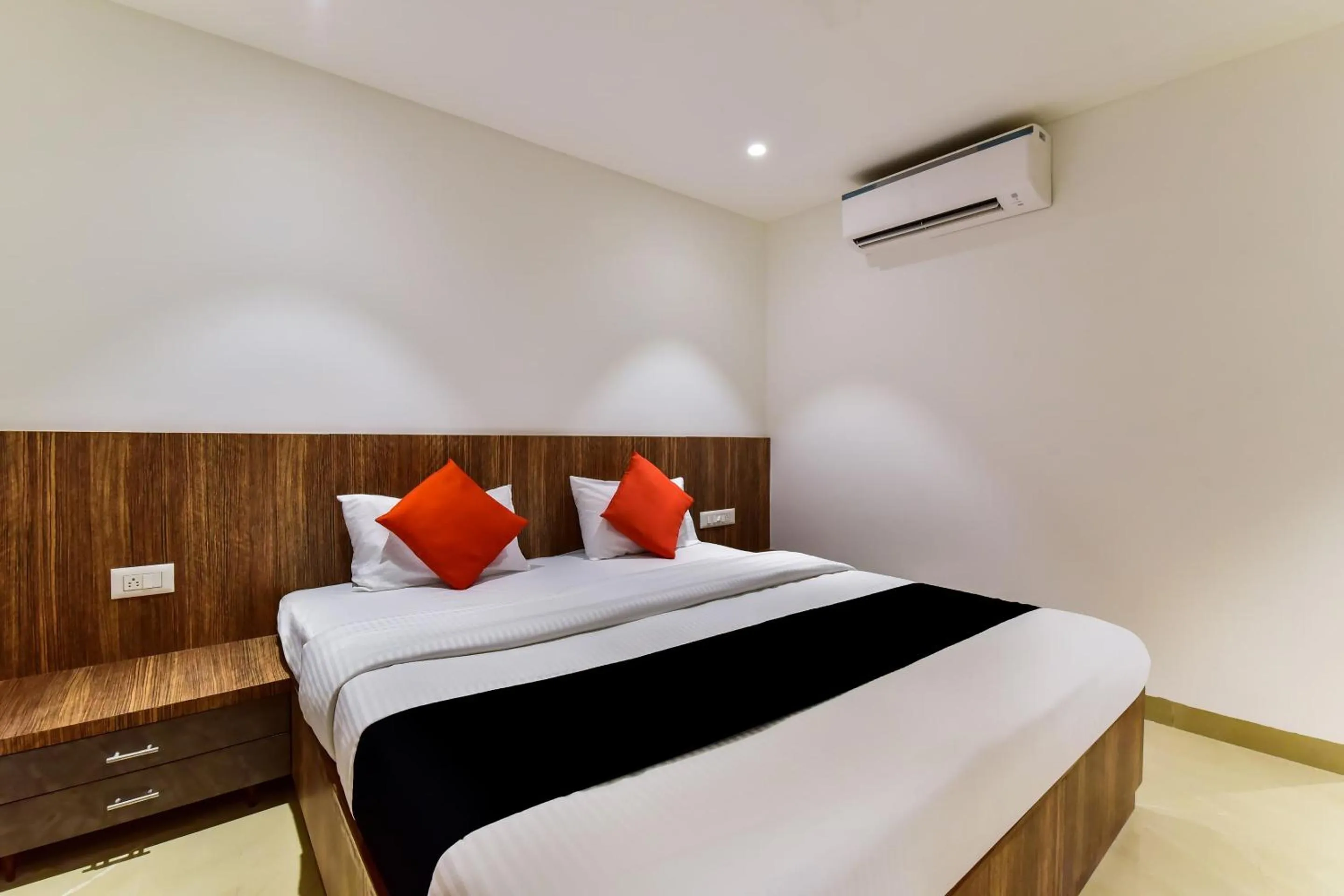 Bedroom in Capital O Maurya Inn