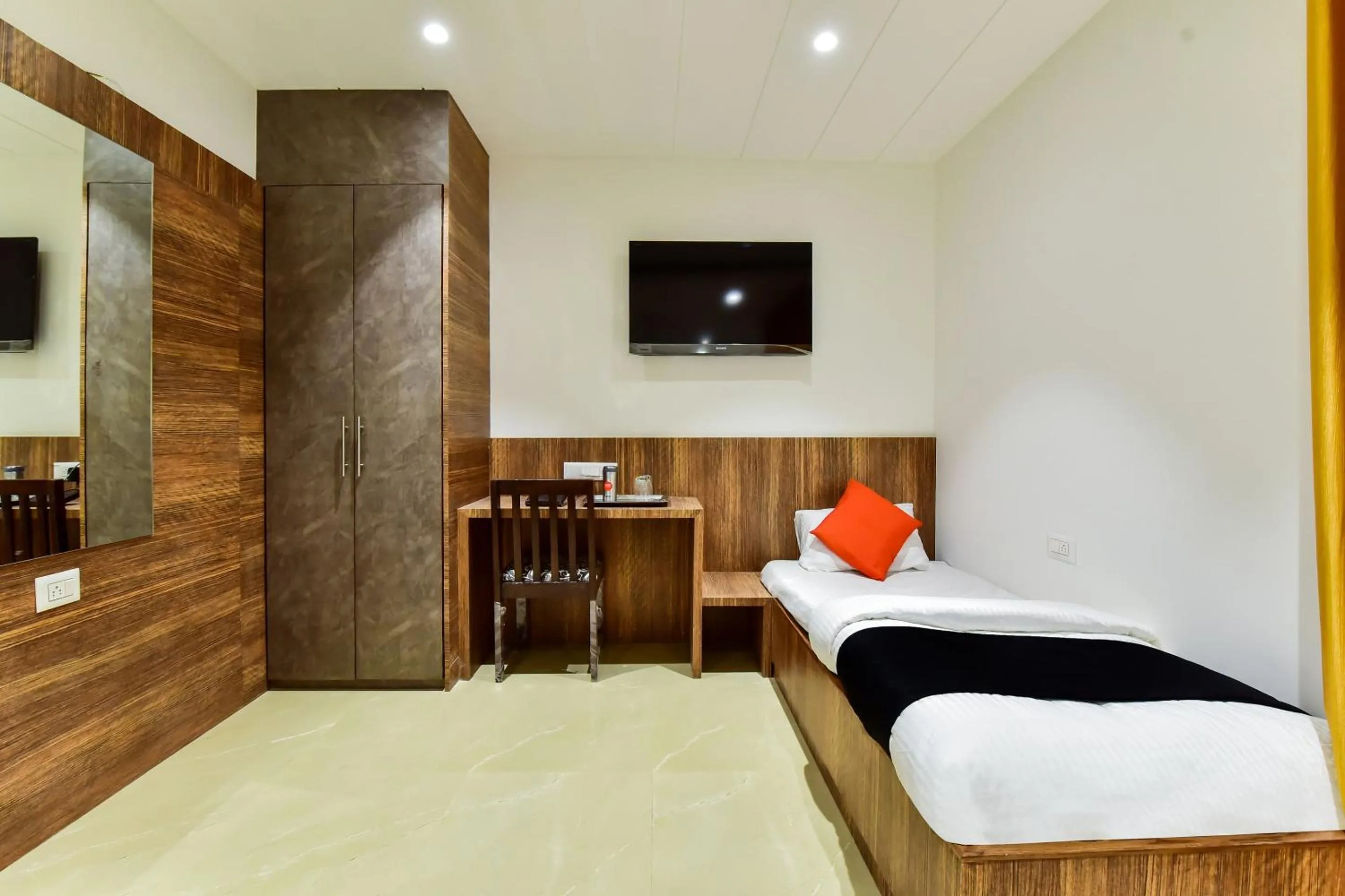 Facade/entrance in Capital O Maurya Inn