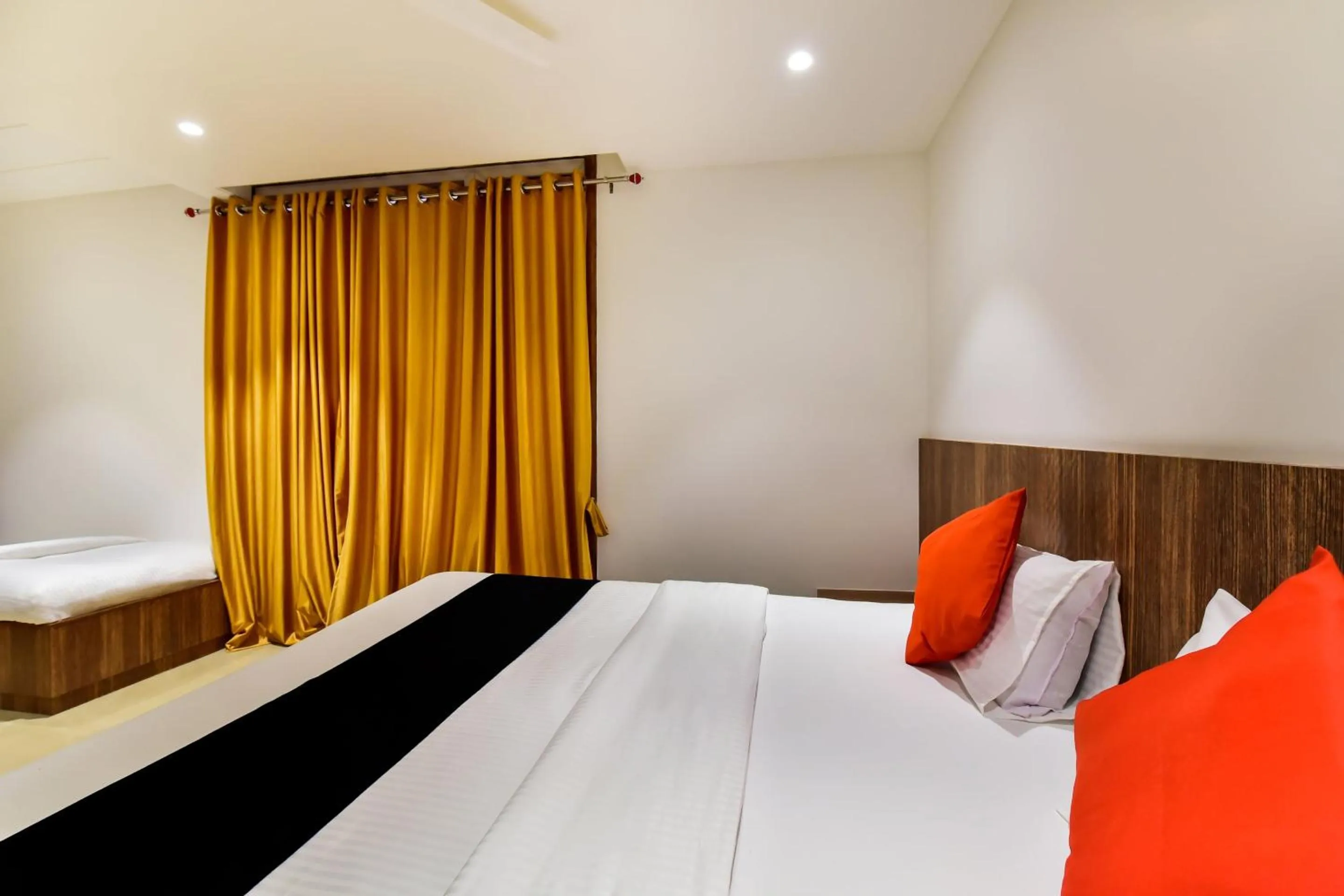 Bedroom in Capital O Maurya Inn