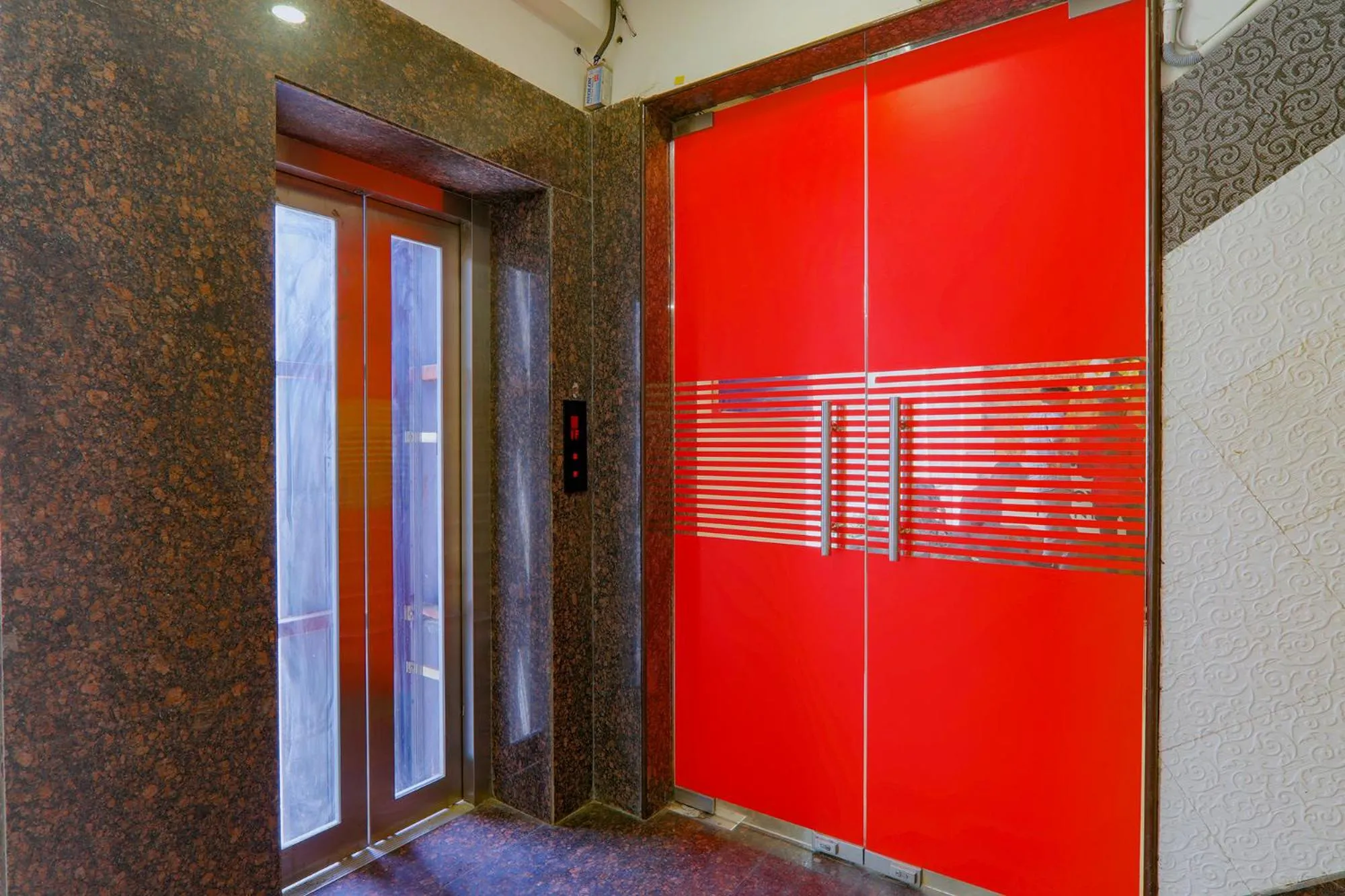 elevator in Via The Mall Inn