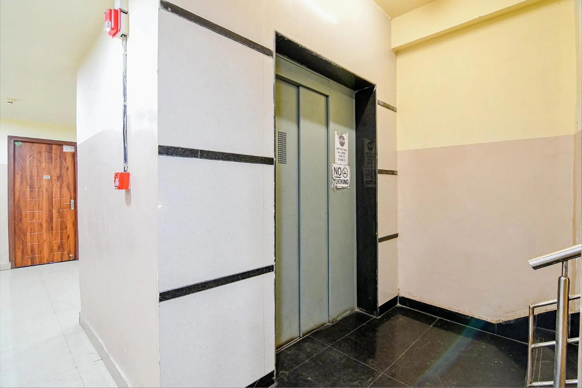 elevator in Via Westin Plaza