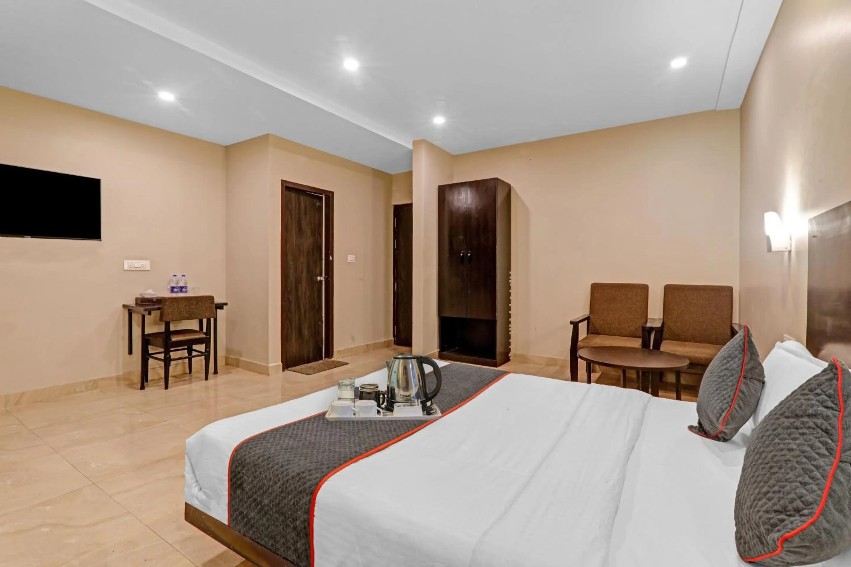 Bedroom in Super Townhouse Amaraa Hotel Near Phoenix Palassio