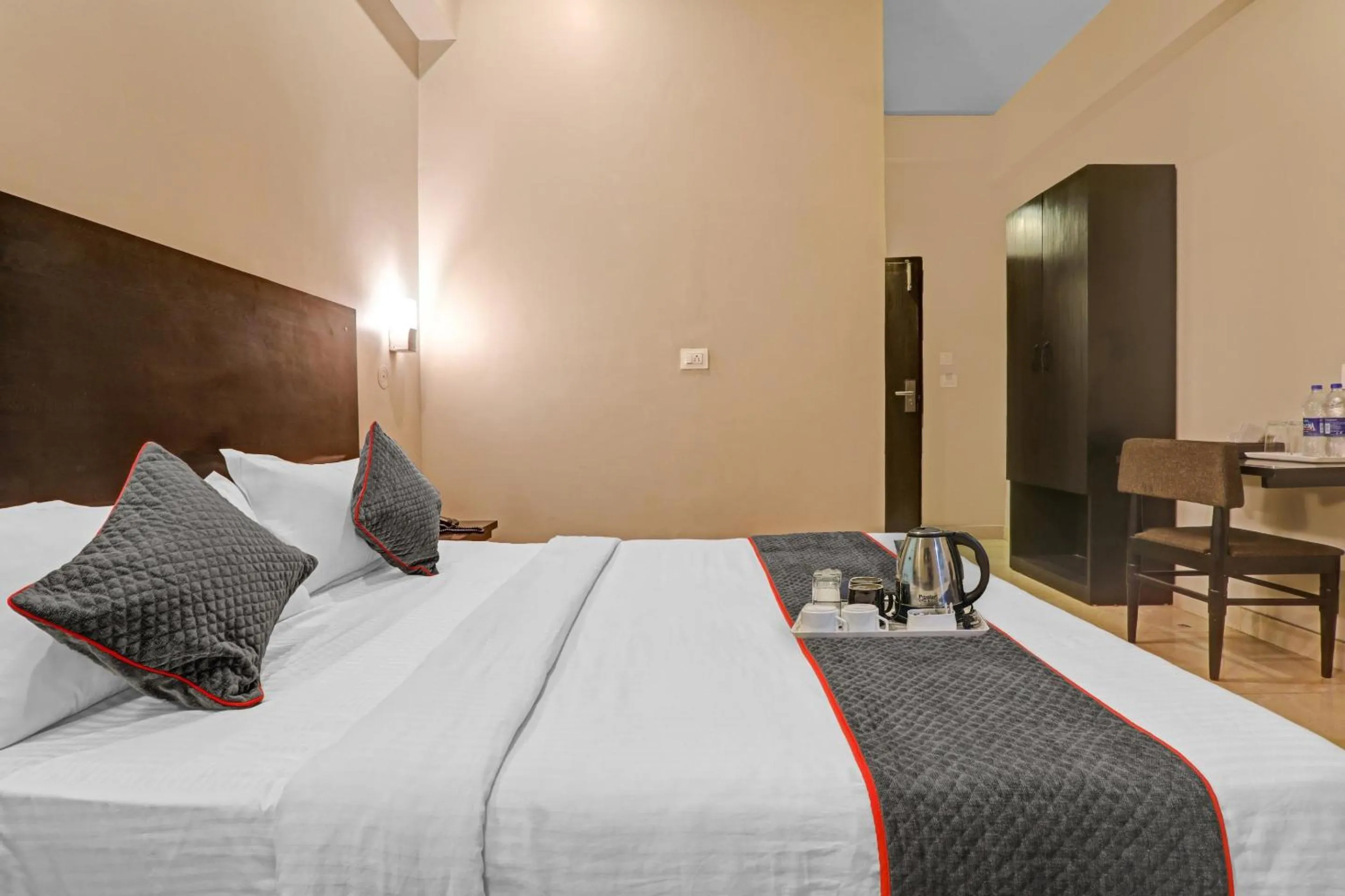 Bedroom in Super Townhouse Amaraa Hotel Near Phoenix Palassio