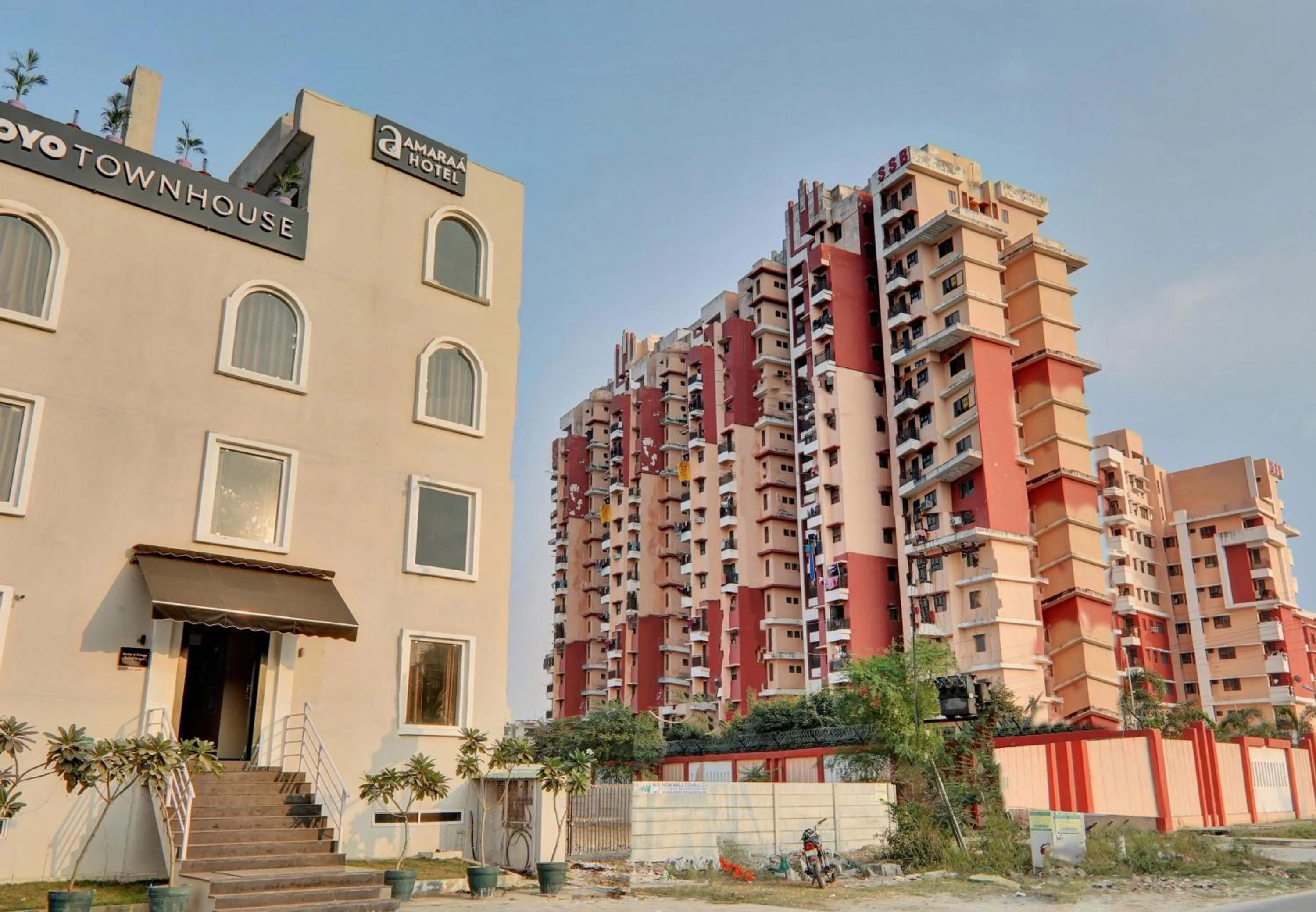 Facade/entrance in Super Townhouse Amaraa Hotel Near Phoenix Palassio